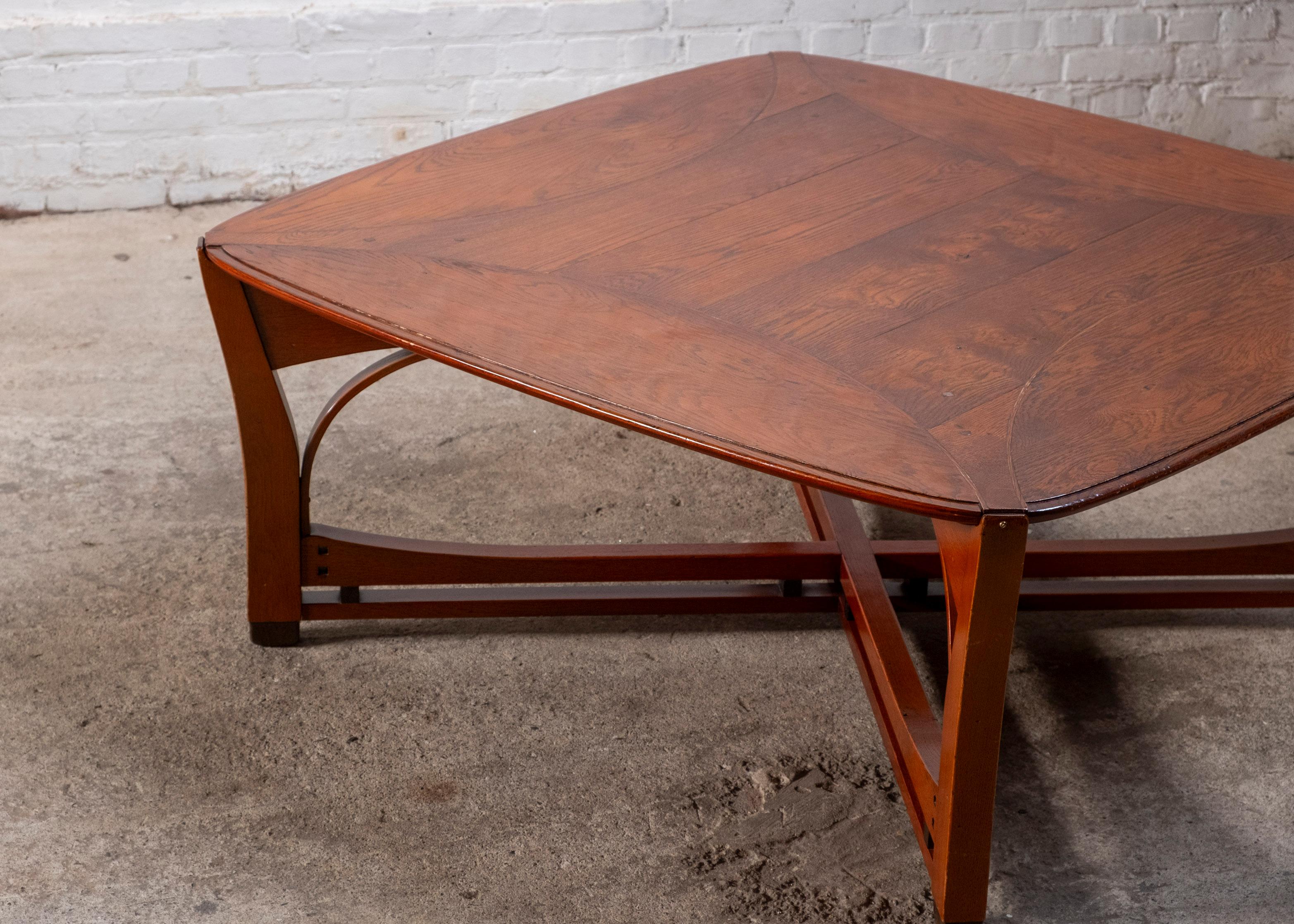 Mesa baja Jugendstil de Frits Schuitema en roble, años 80 Roble en venta