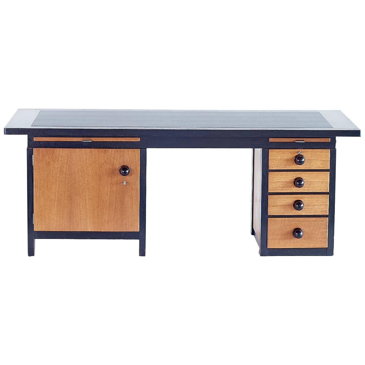 Frits Spanjaard Importante scrivania asimmetrica in Oak e Ebano Macassar, 1932 in vendita