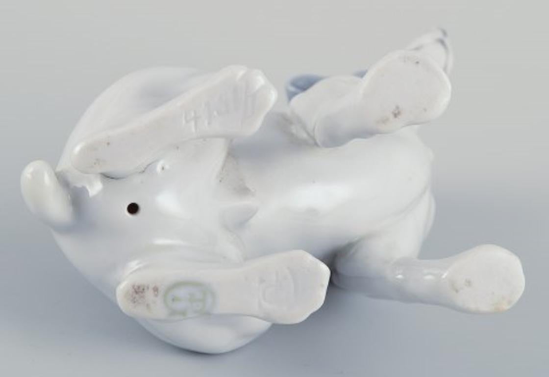 Fritz and Ilse Pfeffer, Gotha, Germany. Porcelain figurine of a seated dog. For Sale 5