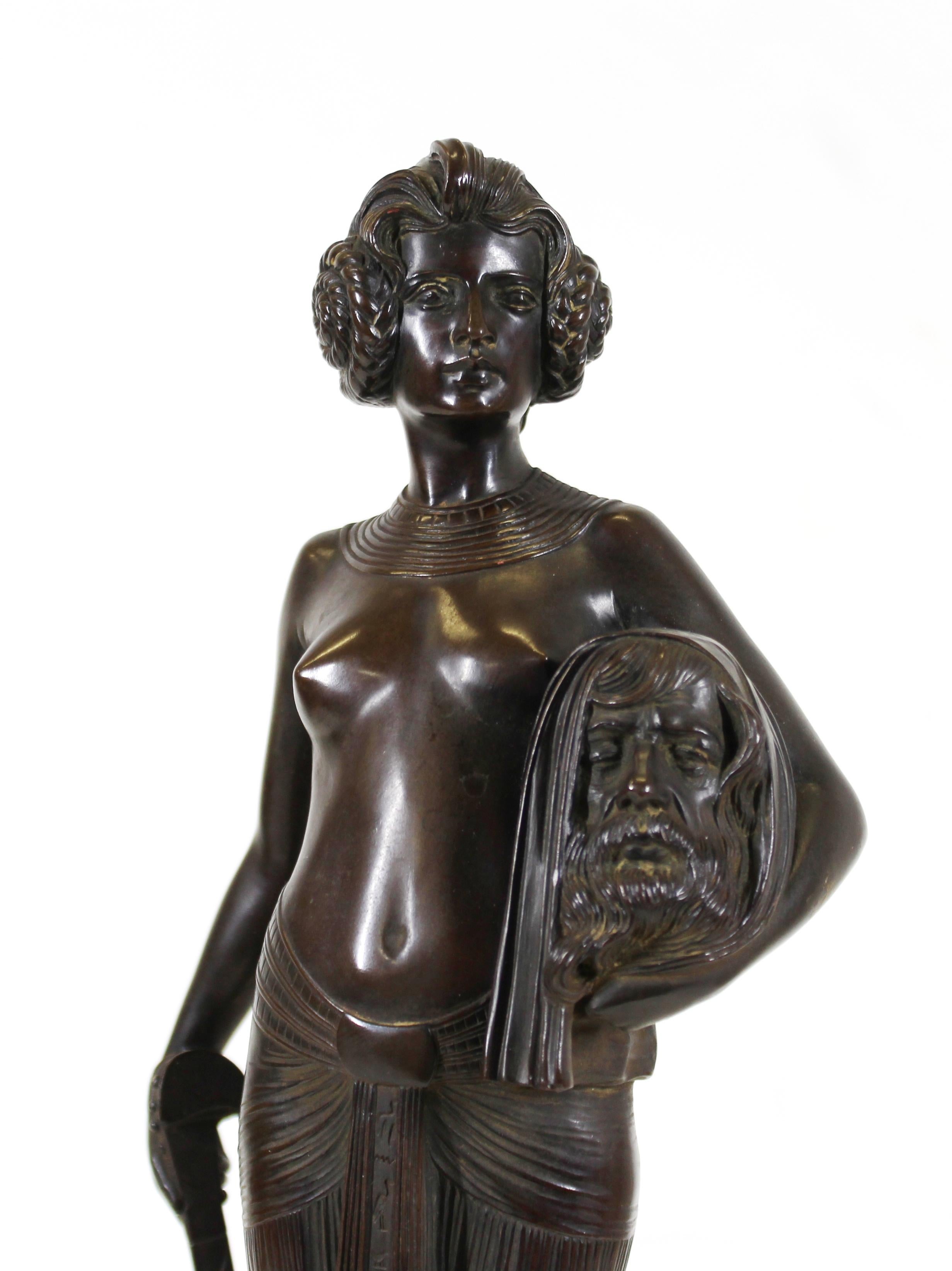 Sculpture en bronze « Judith » de Fritz Christ, style Jugendstil allemand, sur socle en marbre en vente 4