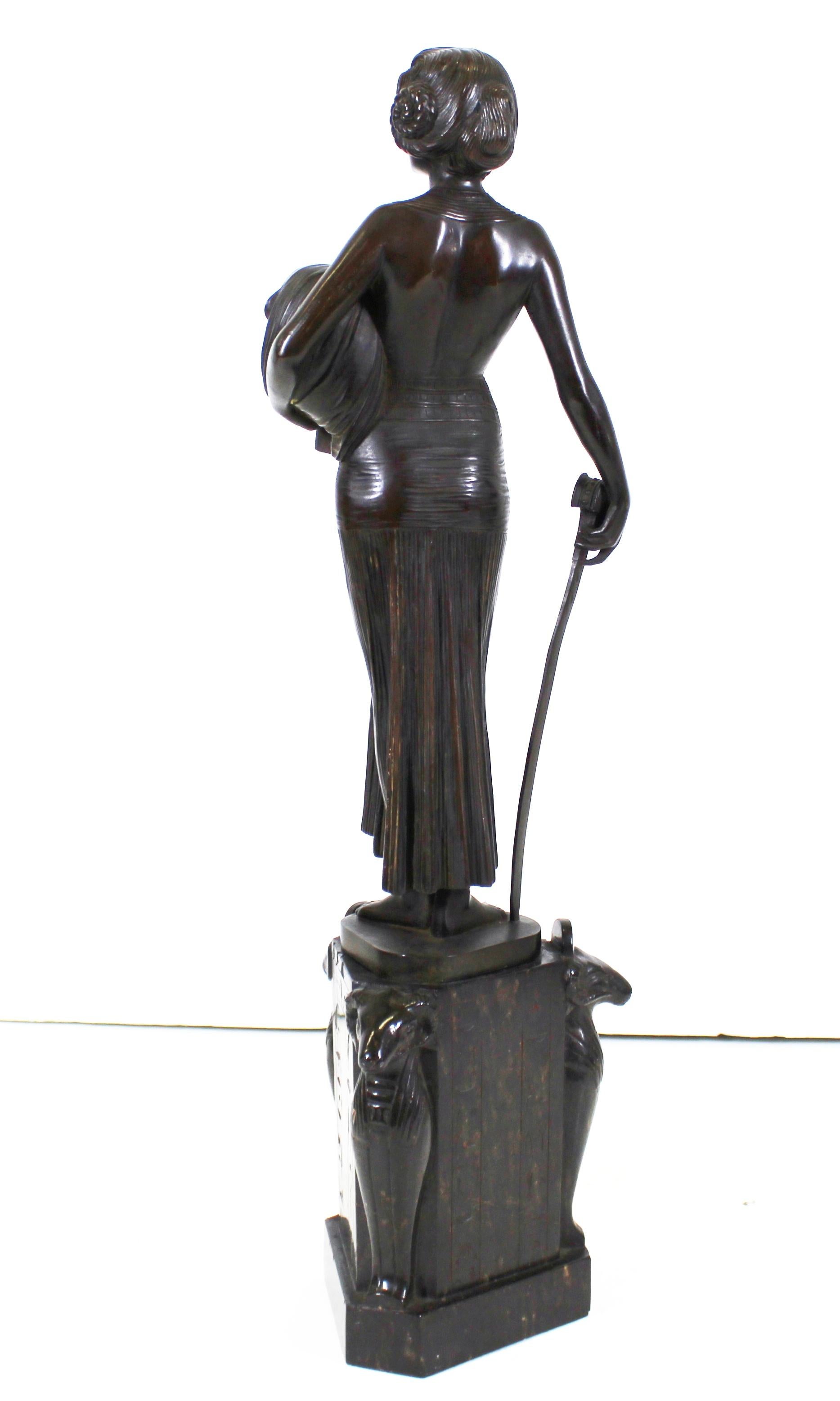 Allemand Sculpture en bronze « Judith » de Fritz Christ, style Jugendstil allemand, sur socle en marbre en vente