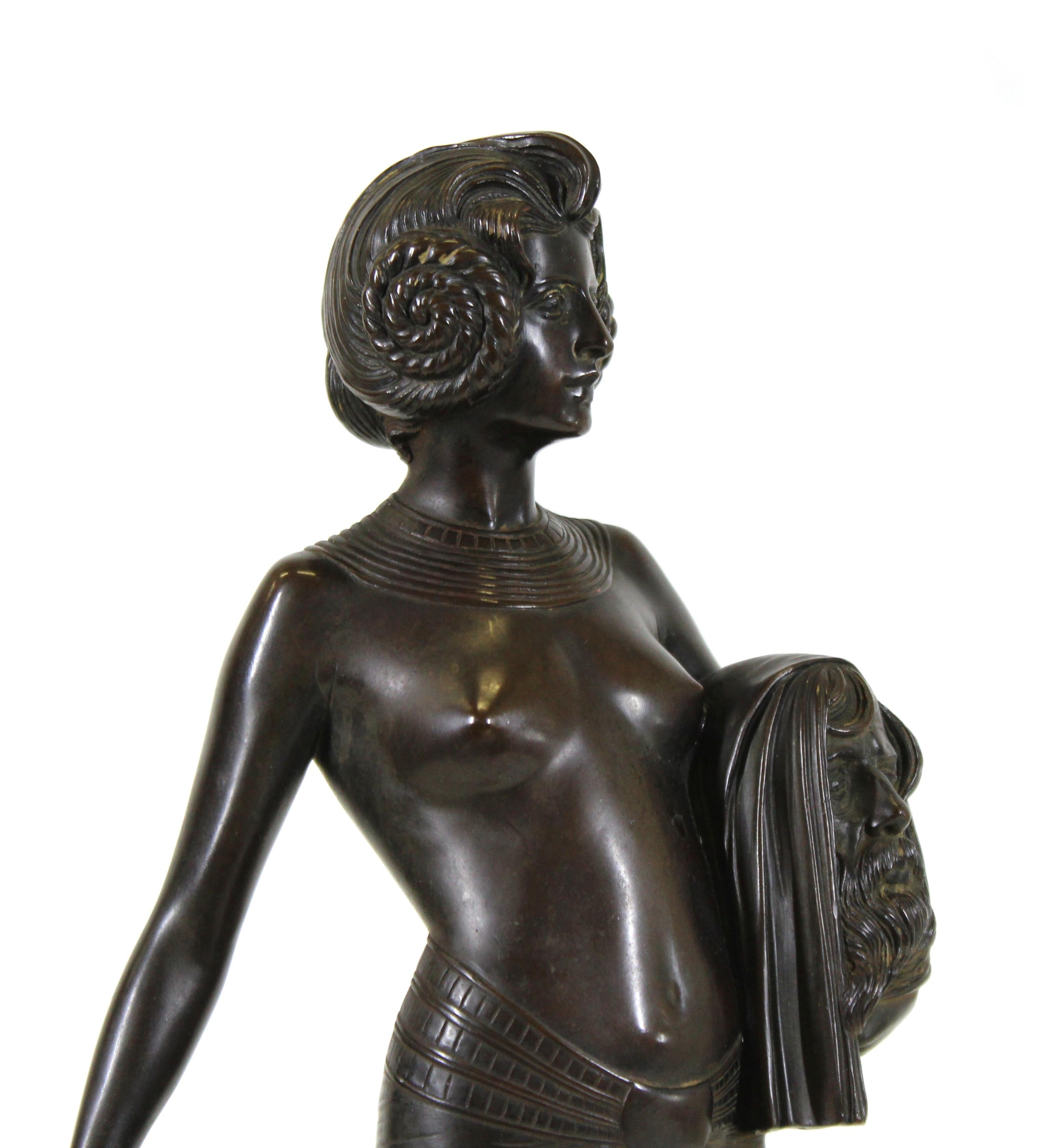 Sculpture en bronze « Judith » de Fritz Christ, style Jugendstil allemand, sur socle en marbre en vente 2