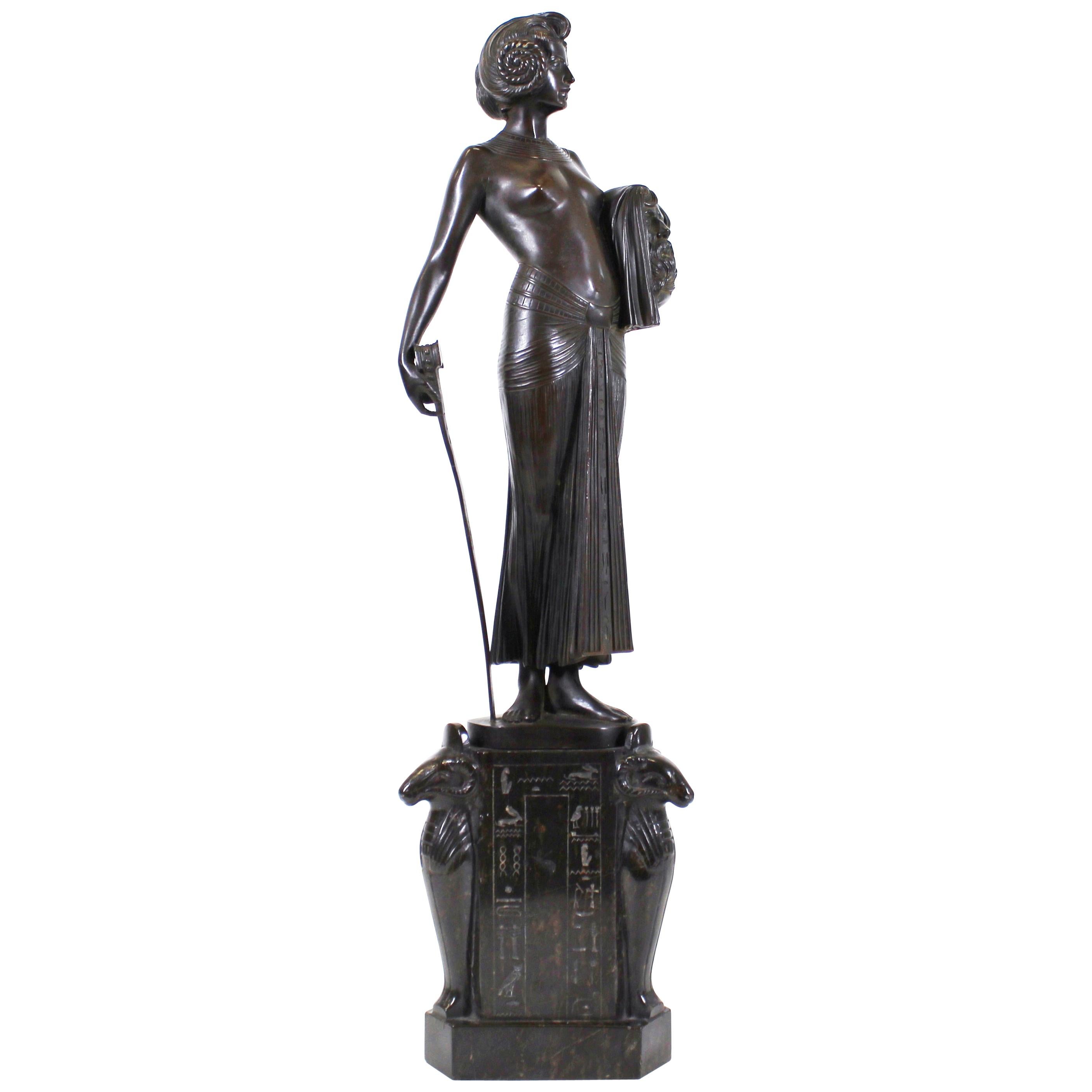 Fritz Christ Deutsche Jugendstil-Bronzeskulptur „Judith“ auf Marmorsockel, Fritz Christ