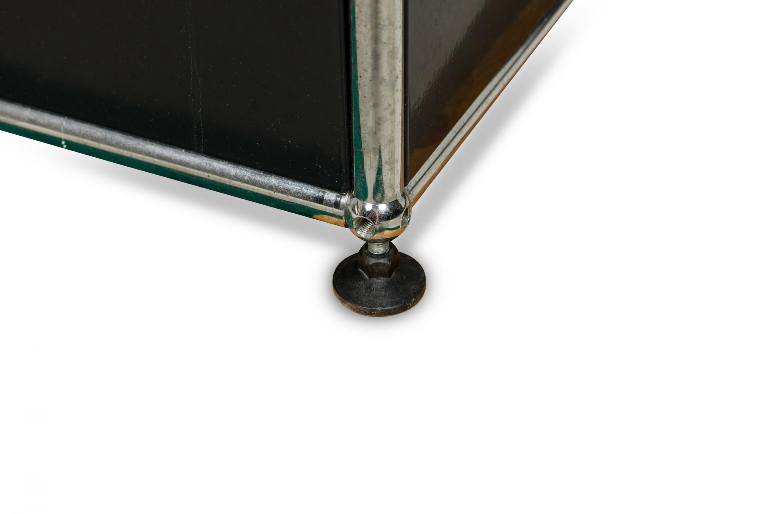 Vitrine/meuble de rangement en verre et acier du milieu du siècle de Fritz Haller pour USM en vente 2