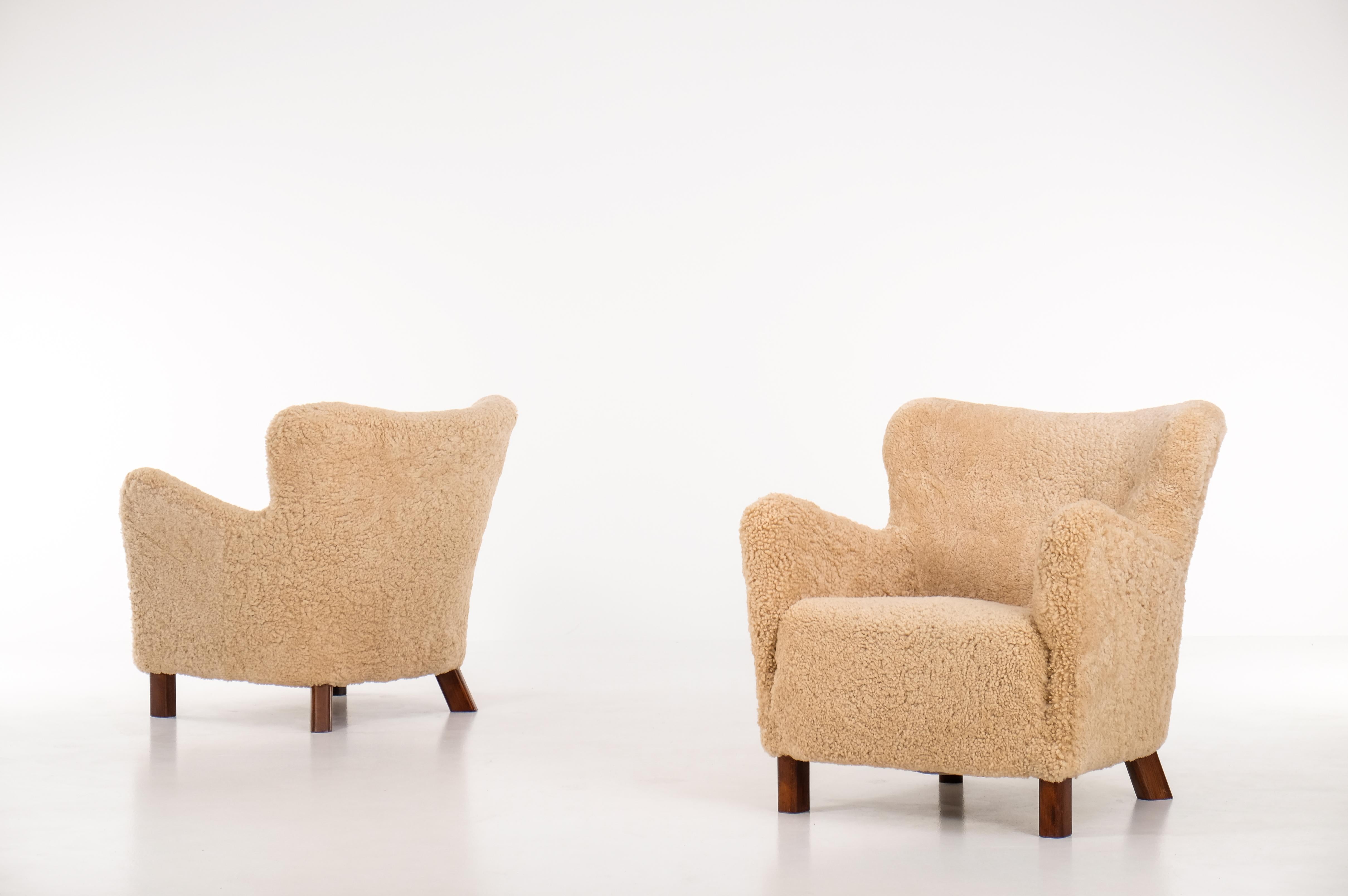 Fritz Hansen 1669 Easy Chairs, Sessel, 1940er-Jahre (Schaffell und Schafleder) im Angebot