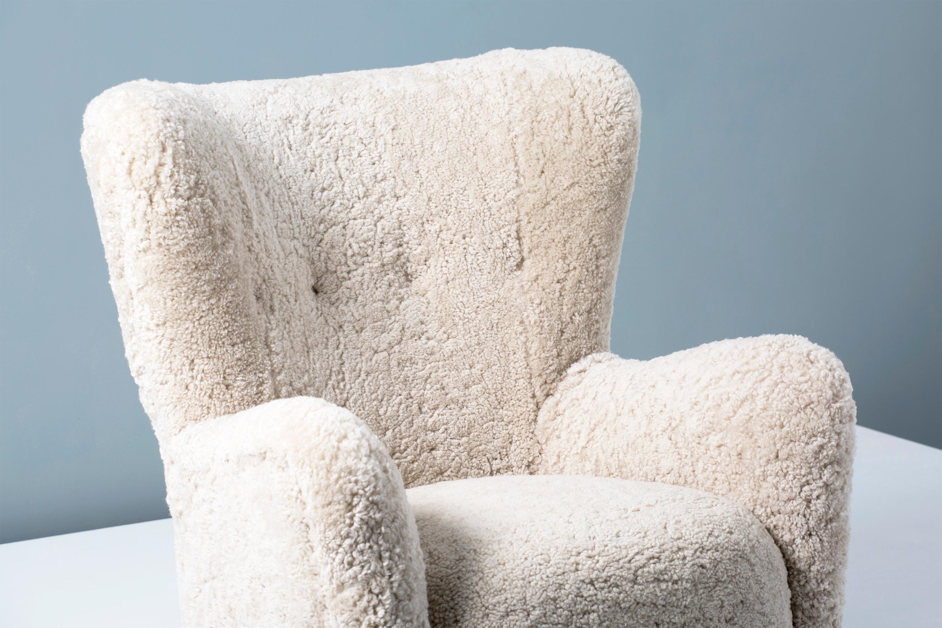 Fritz Hansen 1940s Sheepskin Armchair In Excellent Condition In London, England