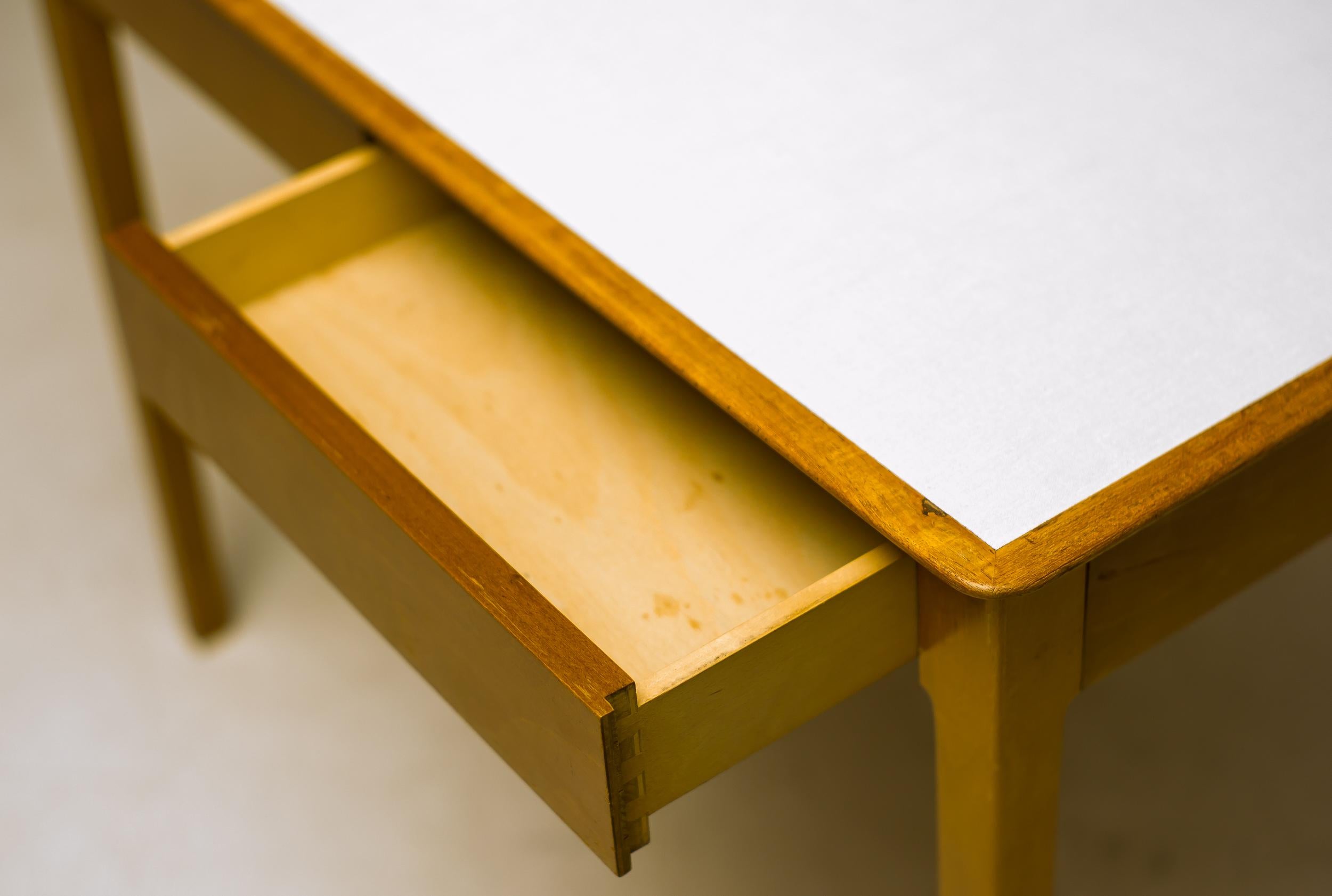Mid-20th Century Fritz Hansen 1950s Small Maple Desk with Laminate Top and Two Drawers For Sale