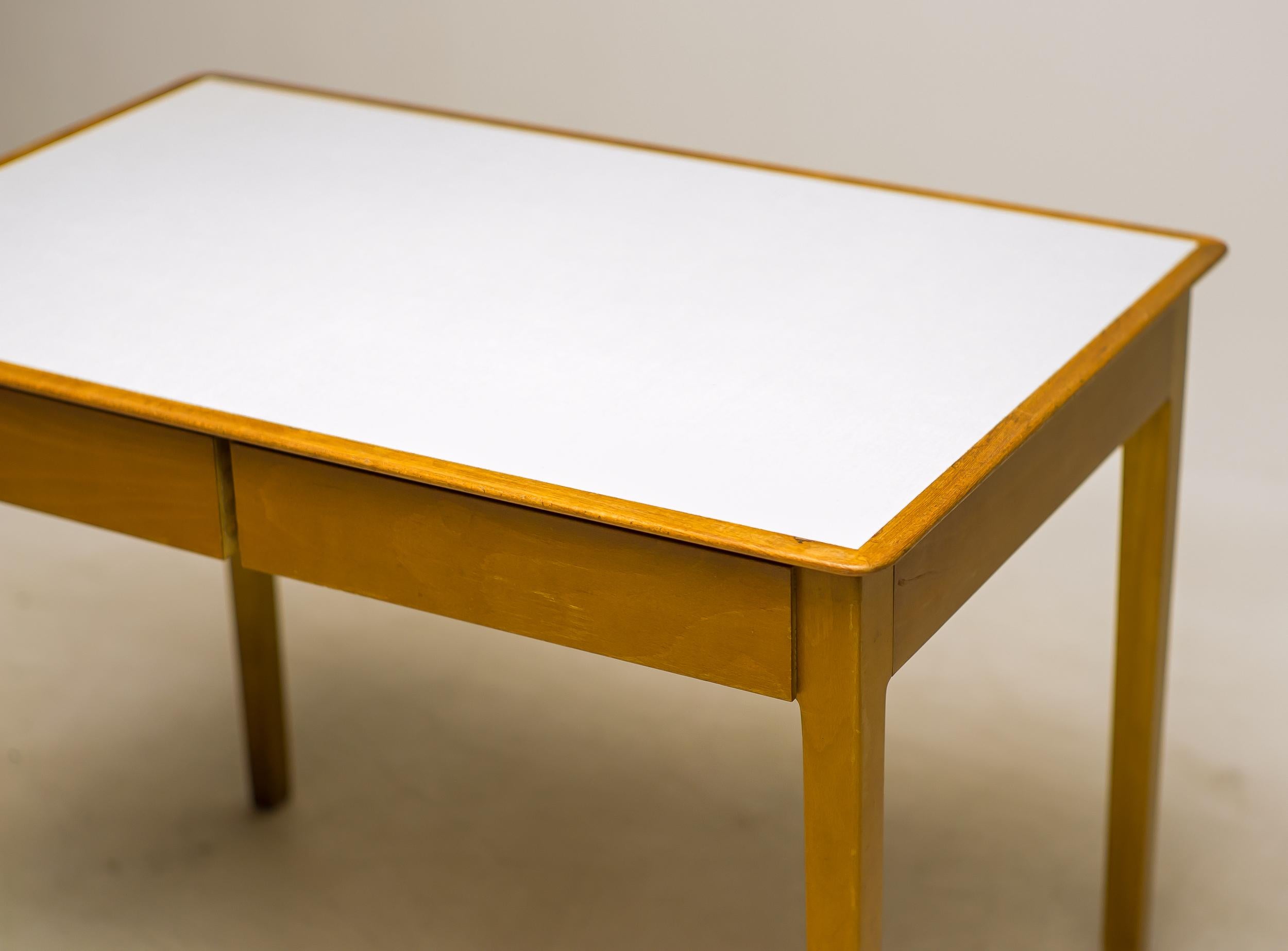Fritz Hansen 1950s Small Maple Desk with Laminate Top and Two Drawers For Sale 1