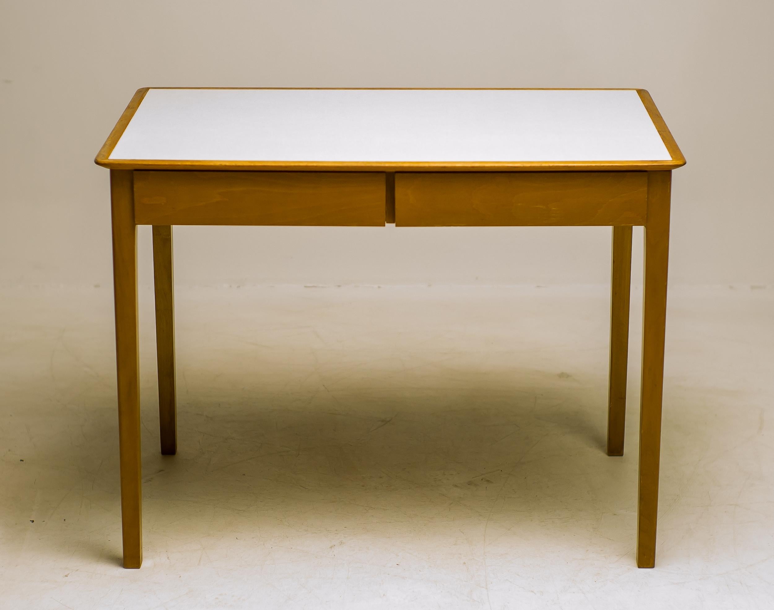 Fritz Hansen 1950s Small Maple Desk with Laminate Top and Two Drawers For Sale 2