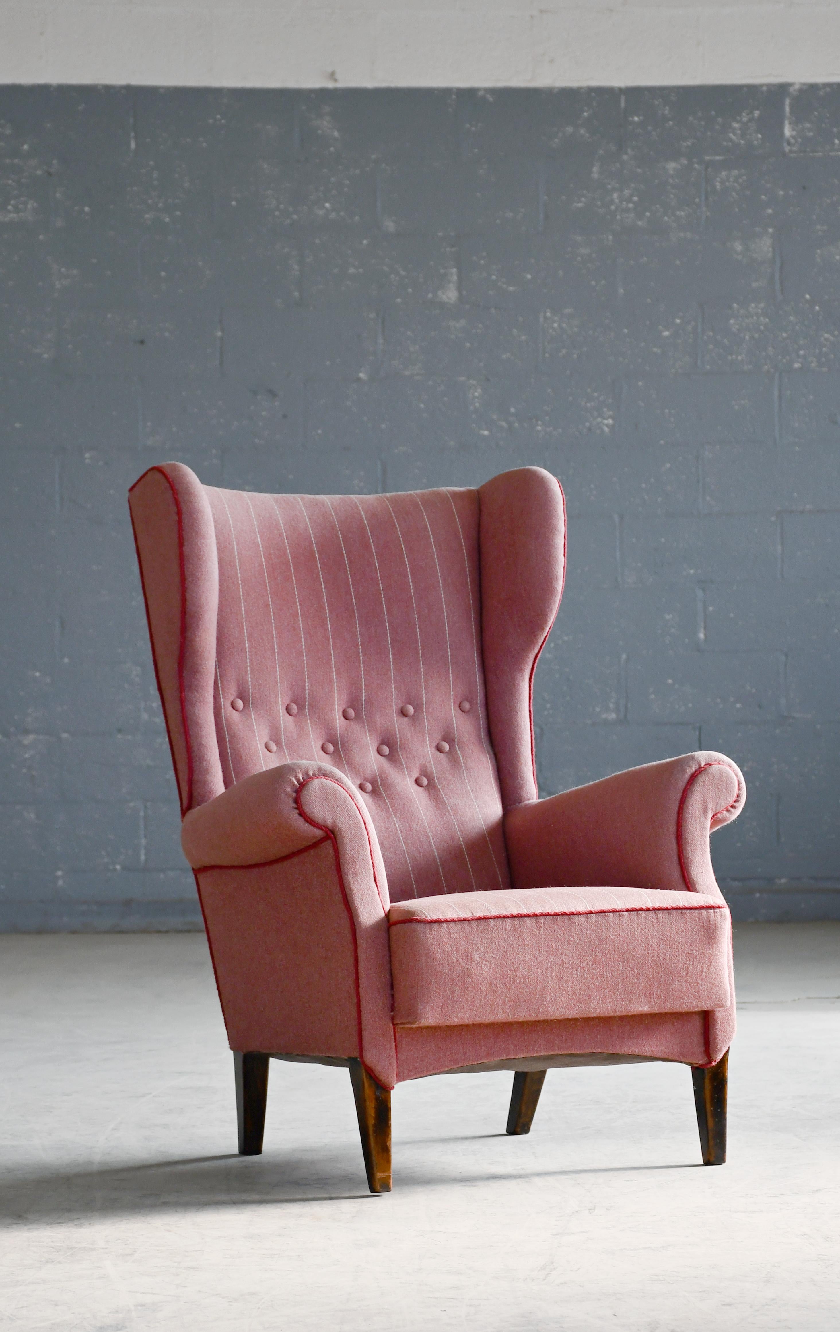 Fantastic Danish midcentury wingback chair model 8023 designed by Fritz Hansen and first seen in Fritz Hansen's 1951 catalog. Very elegant design with a slim silhouette and a strong modern design presence. Strong and sturdy construction and overall