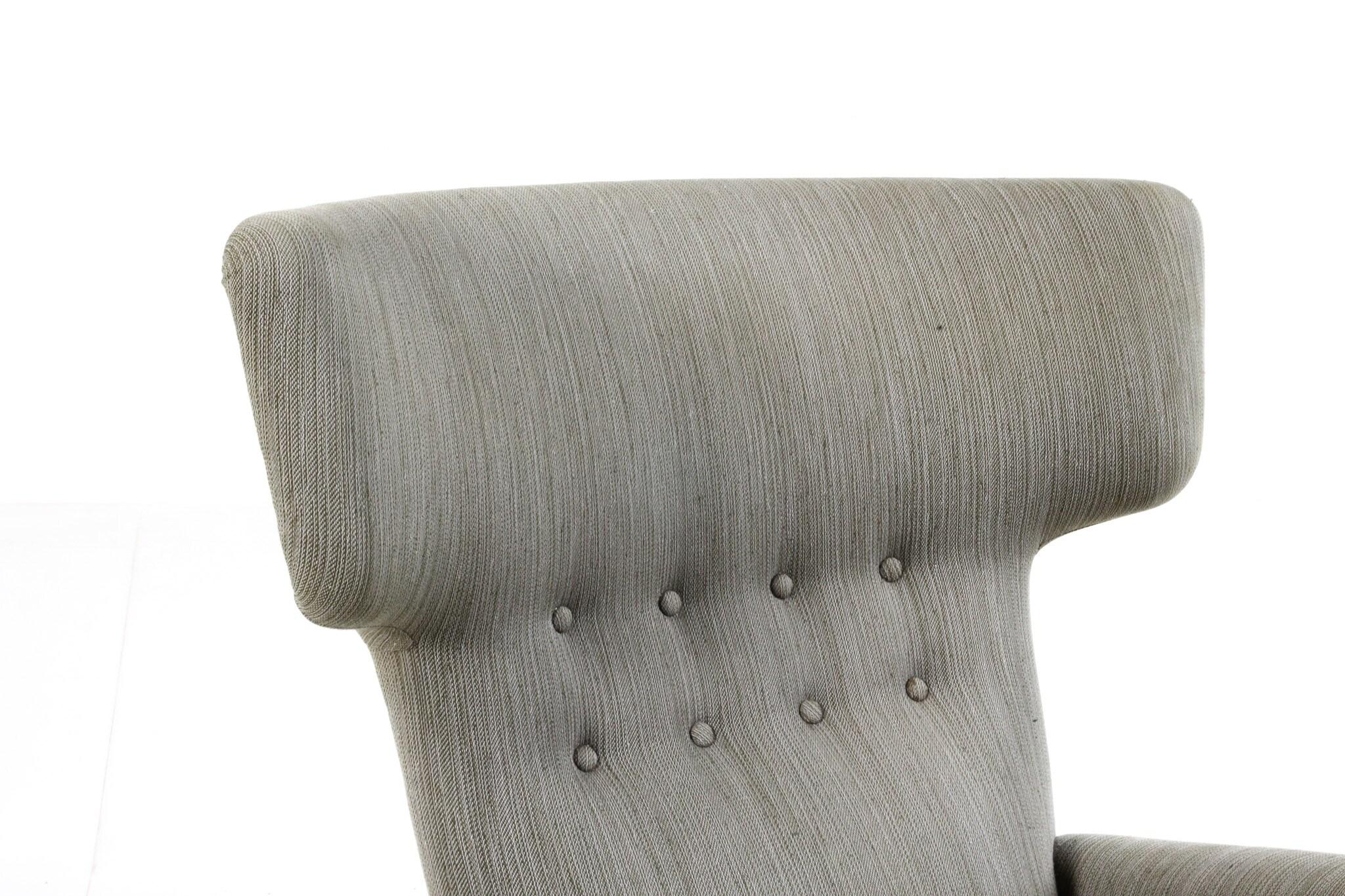 Milieu du XXe siècle Fauteuil à oreilles Fritz Hansen des années 1950, modèle 8023 en teck, danois du milieu du siècle dernier en vente