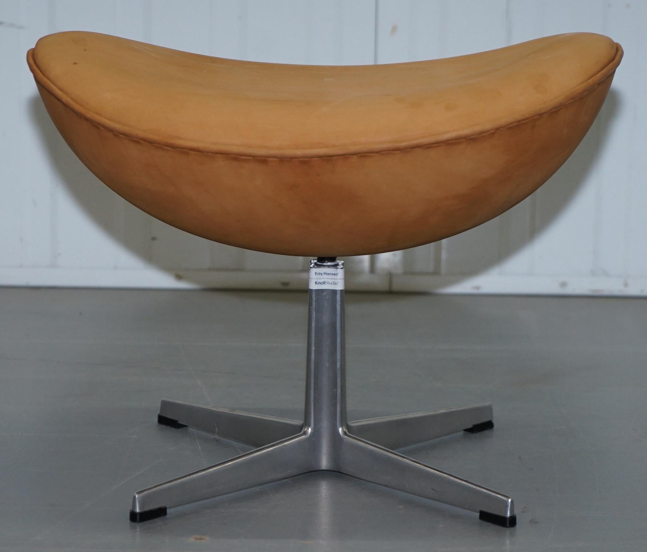 Fritz Hansen 1976 Swan Armchair & Matching Egg Footstool Brown Suede Leather For Sale 8