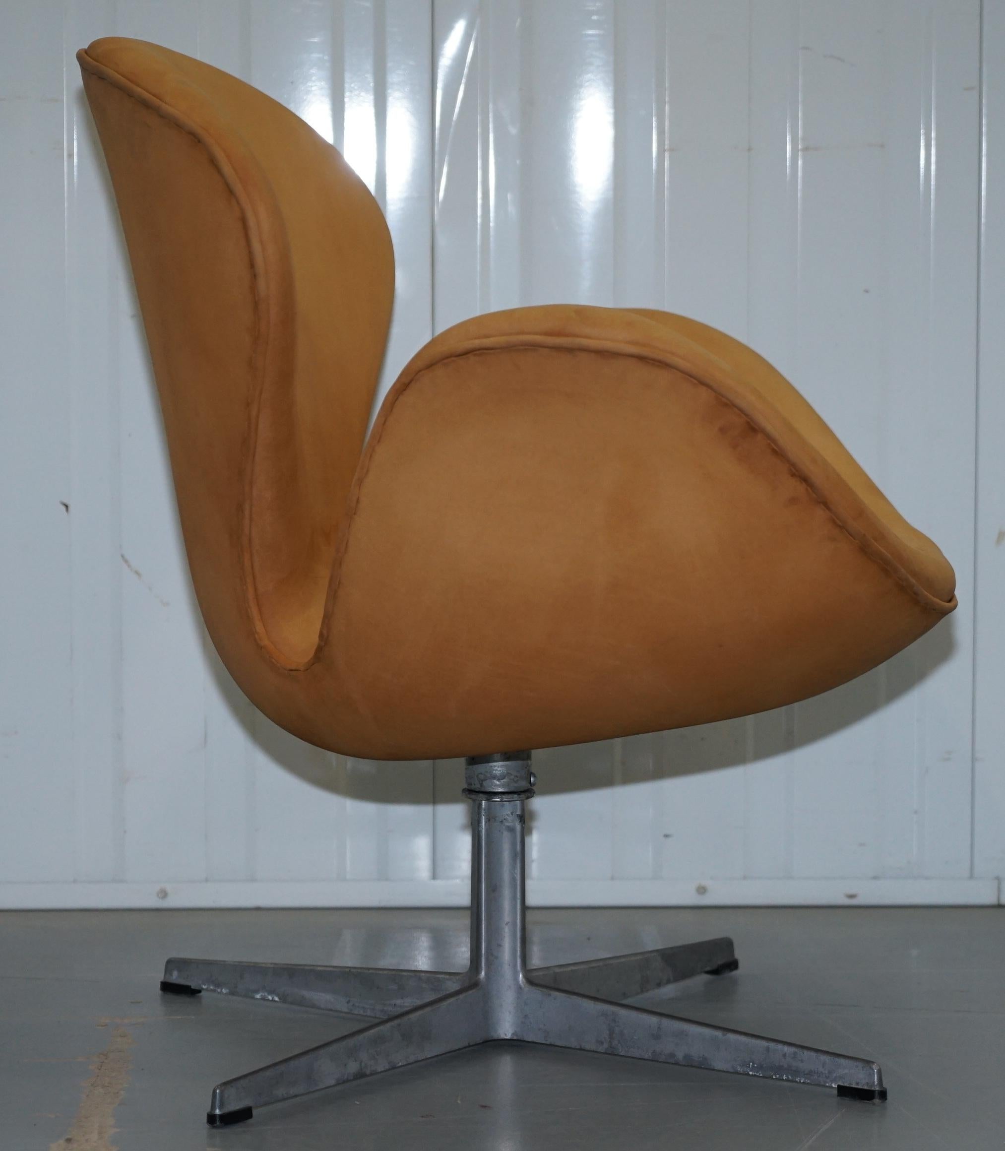 Late 20th Century Fritz Hansen 1976 Swan Armchair & Matching Egg Footstool Brown Suede Leather For Sale