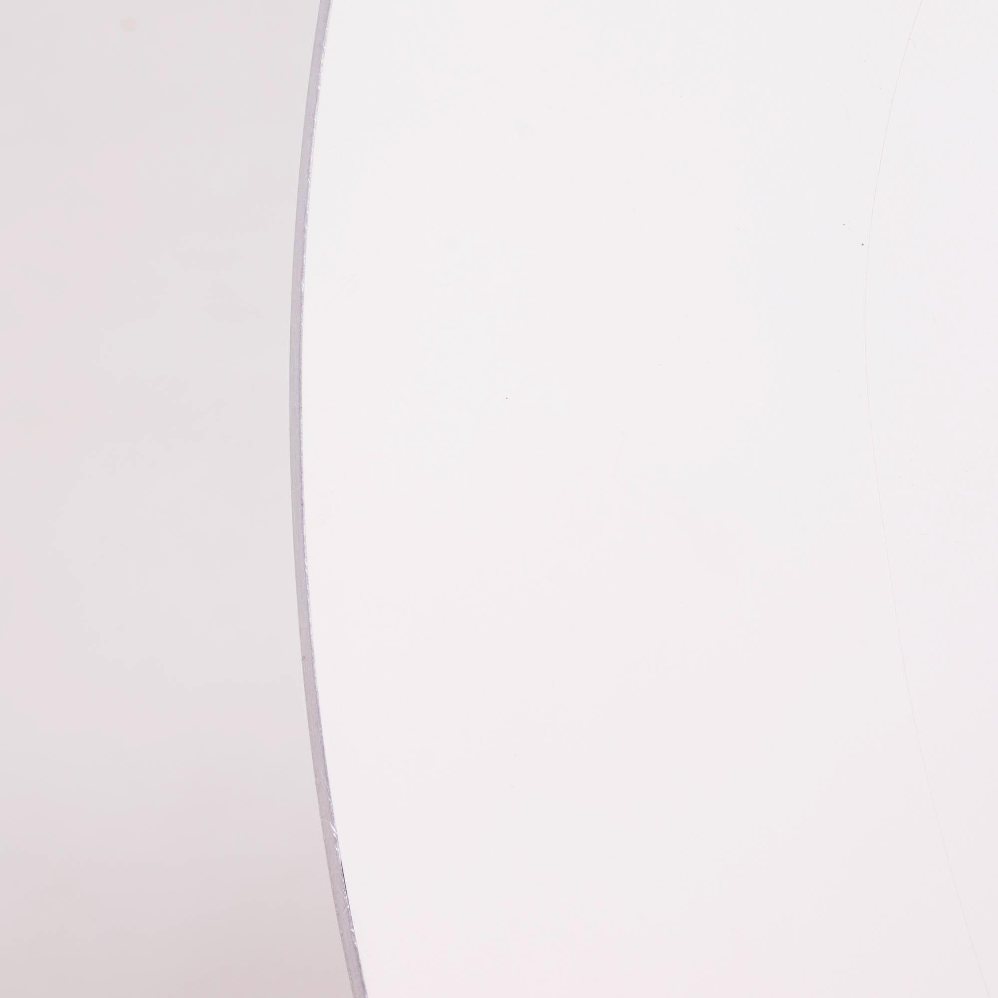 Modern Contemporary Round White Table by Fritz Hansen A622 1