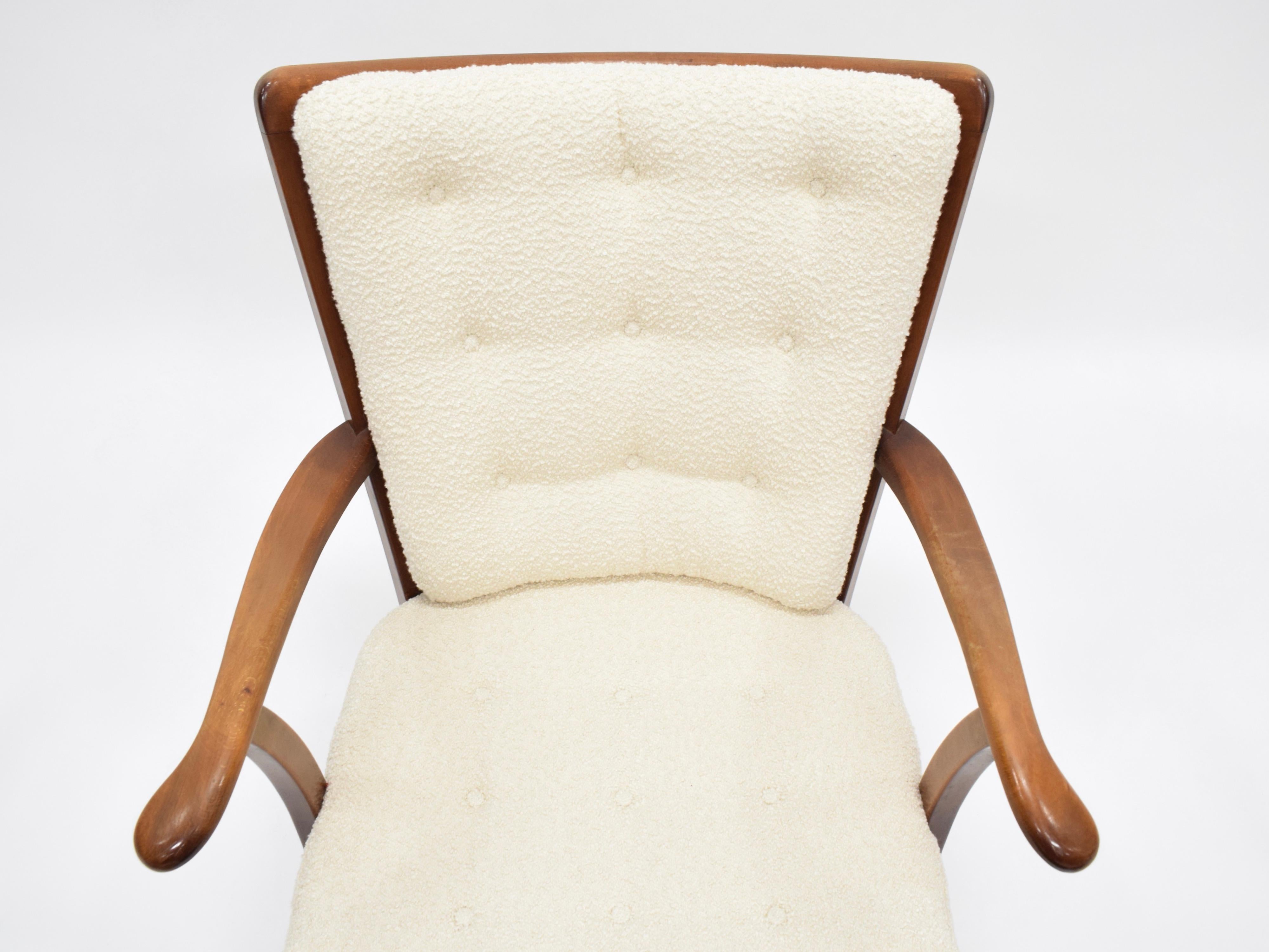 Armchair In the Style of Fritz Hansen For Sale 6