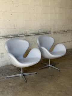 Fritz Hansen Arne Jacobsen Swan Lounge Chairs Set of 2 Grey Leather Danish 2000