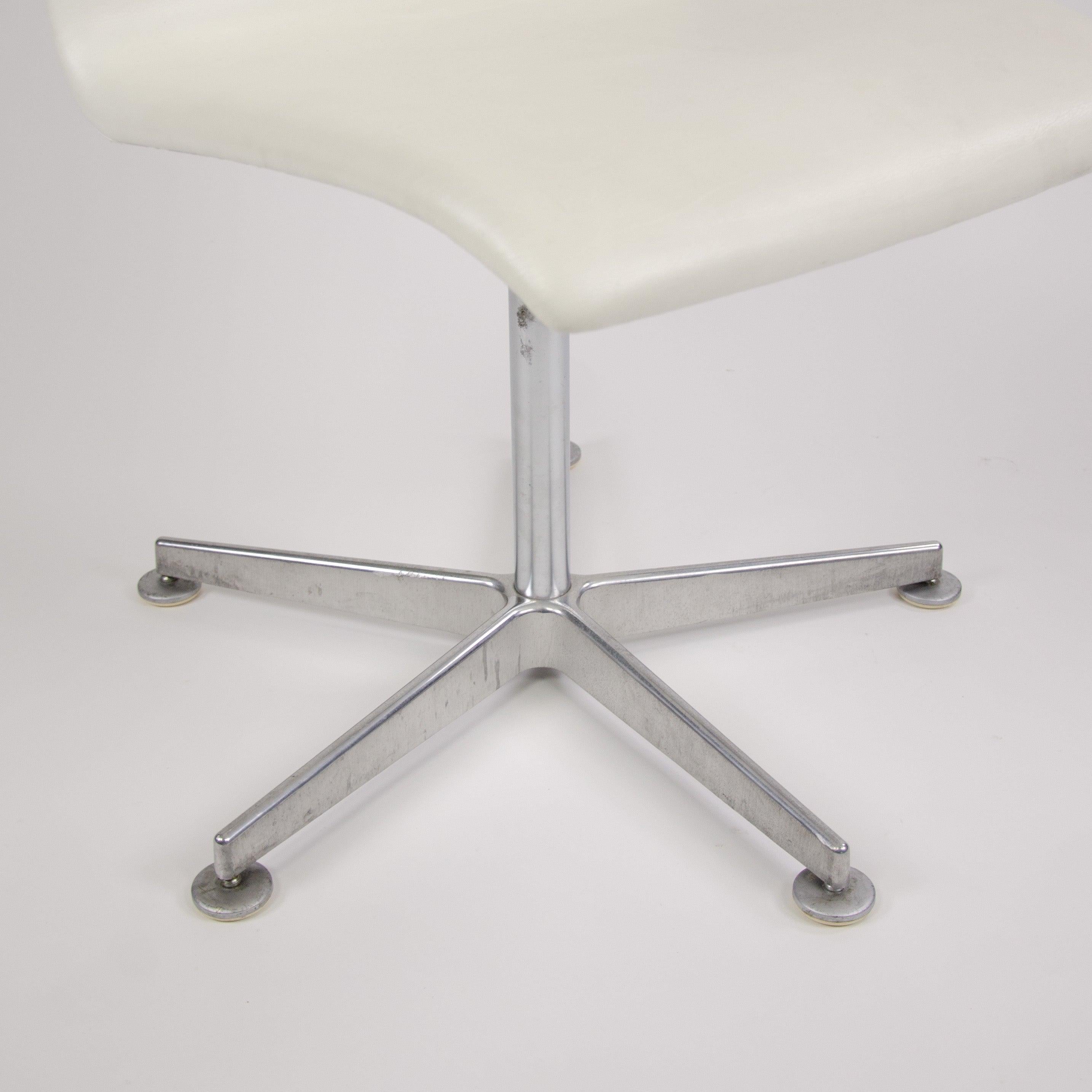 Fritz Hansen Arne Jacobsen Tall Oxford Chair White Leather 2007 4x Available For Sale 4