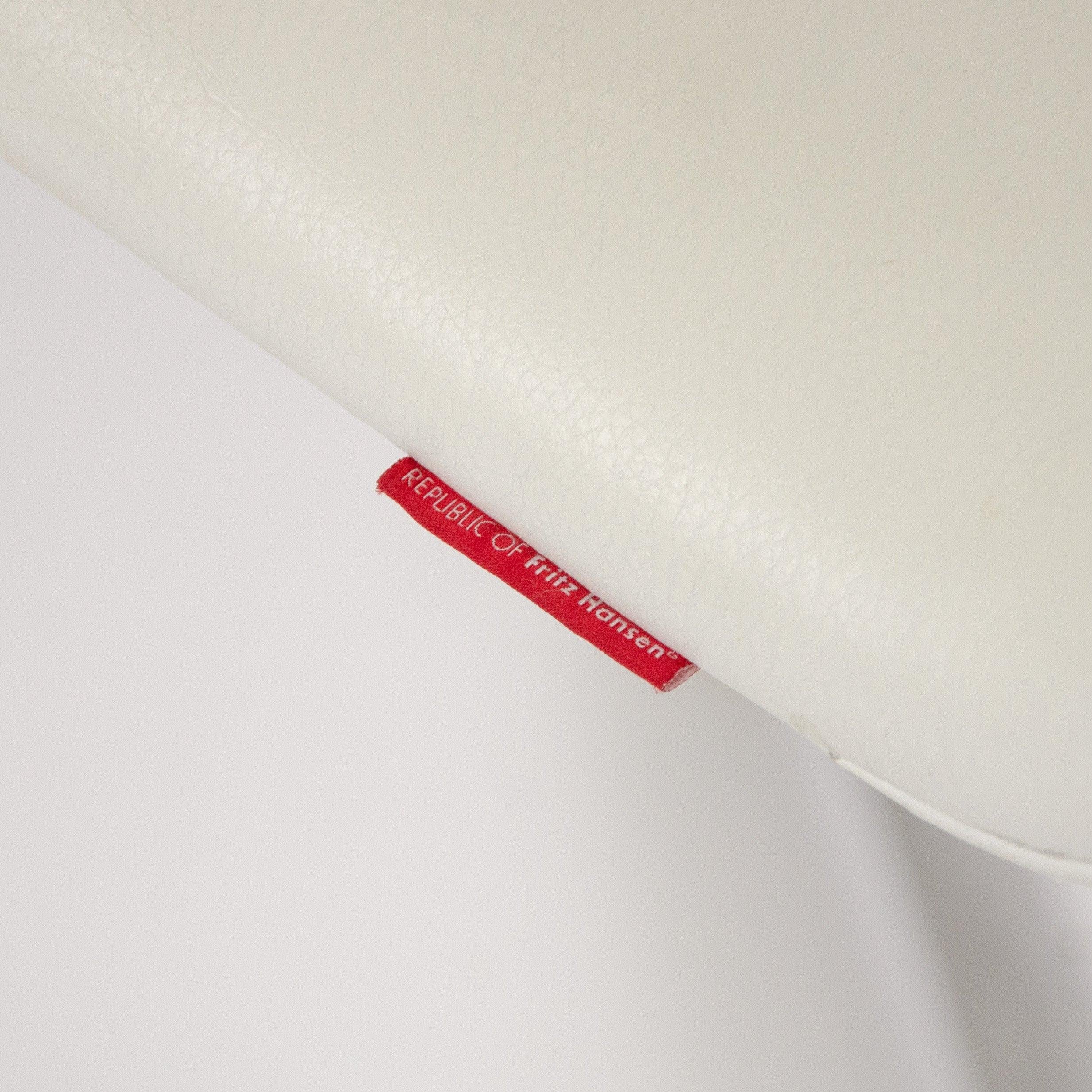 Fritz Hansen Arne Jacobsen Großer Oxford-Stuhl aus weißem Leder 2007 4x verfügbar im Zustand „Gut“ im Angebot in Philadelphia, PA