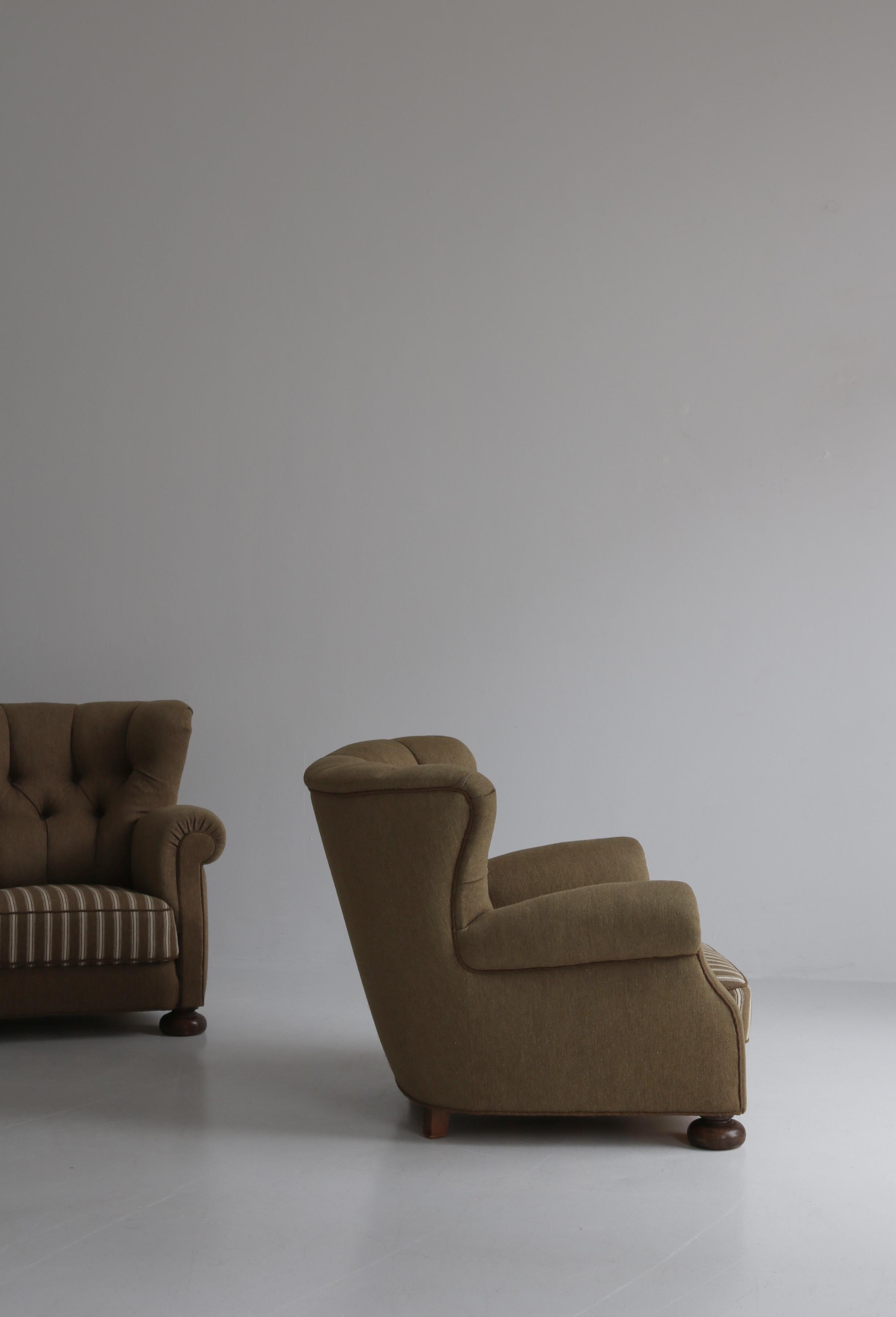Fritz Hansen Danish Modern Easy Chairs in Elm & Savak Wool, 1940s, Denmark In Good Condition In Odense, DK