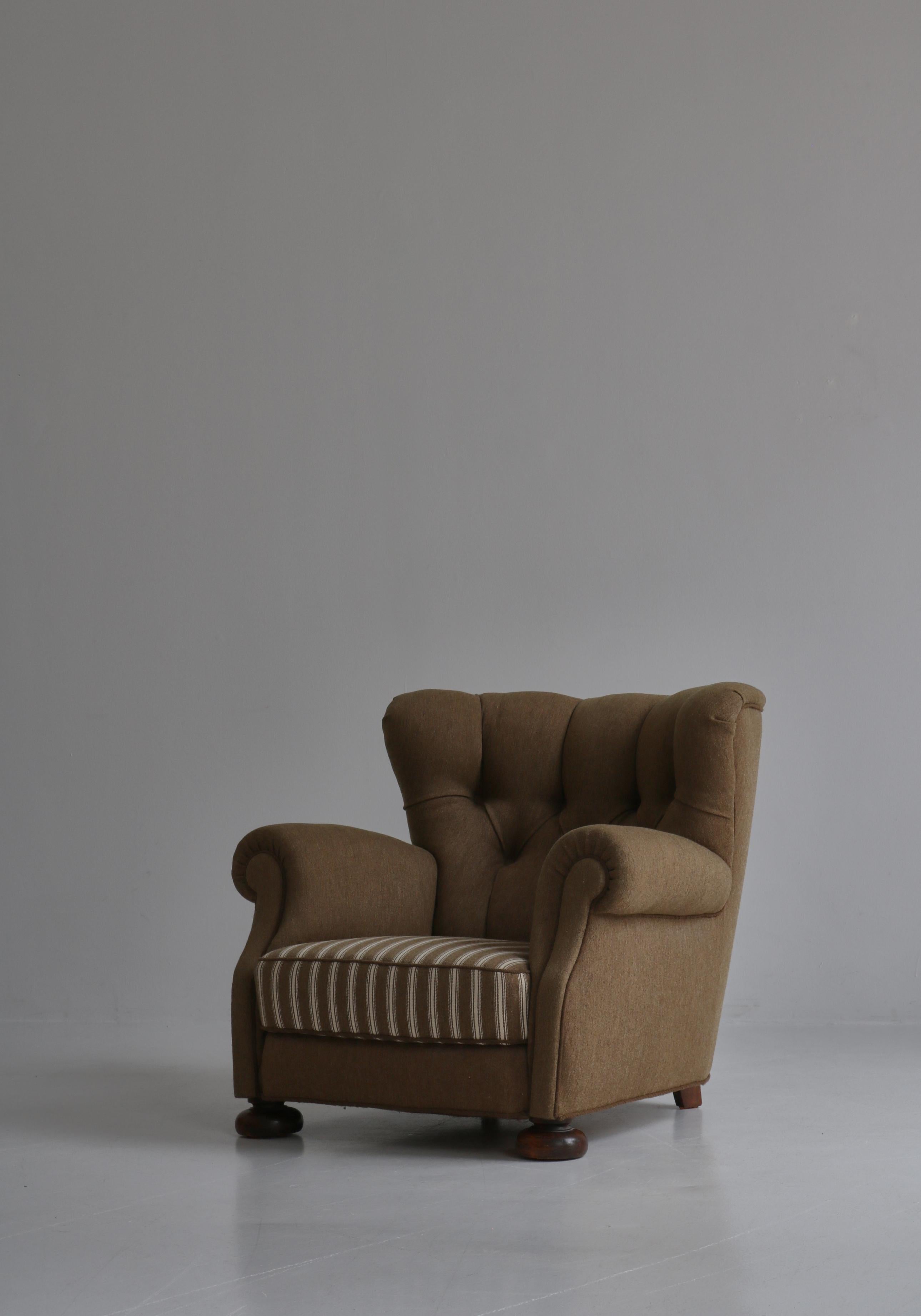 Fritz Hansen Danish Modern Easy Chairs in Elm & Savak Wool, 1940s, Denmark 1