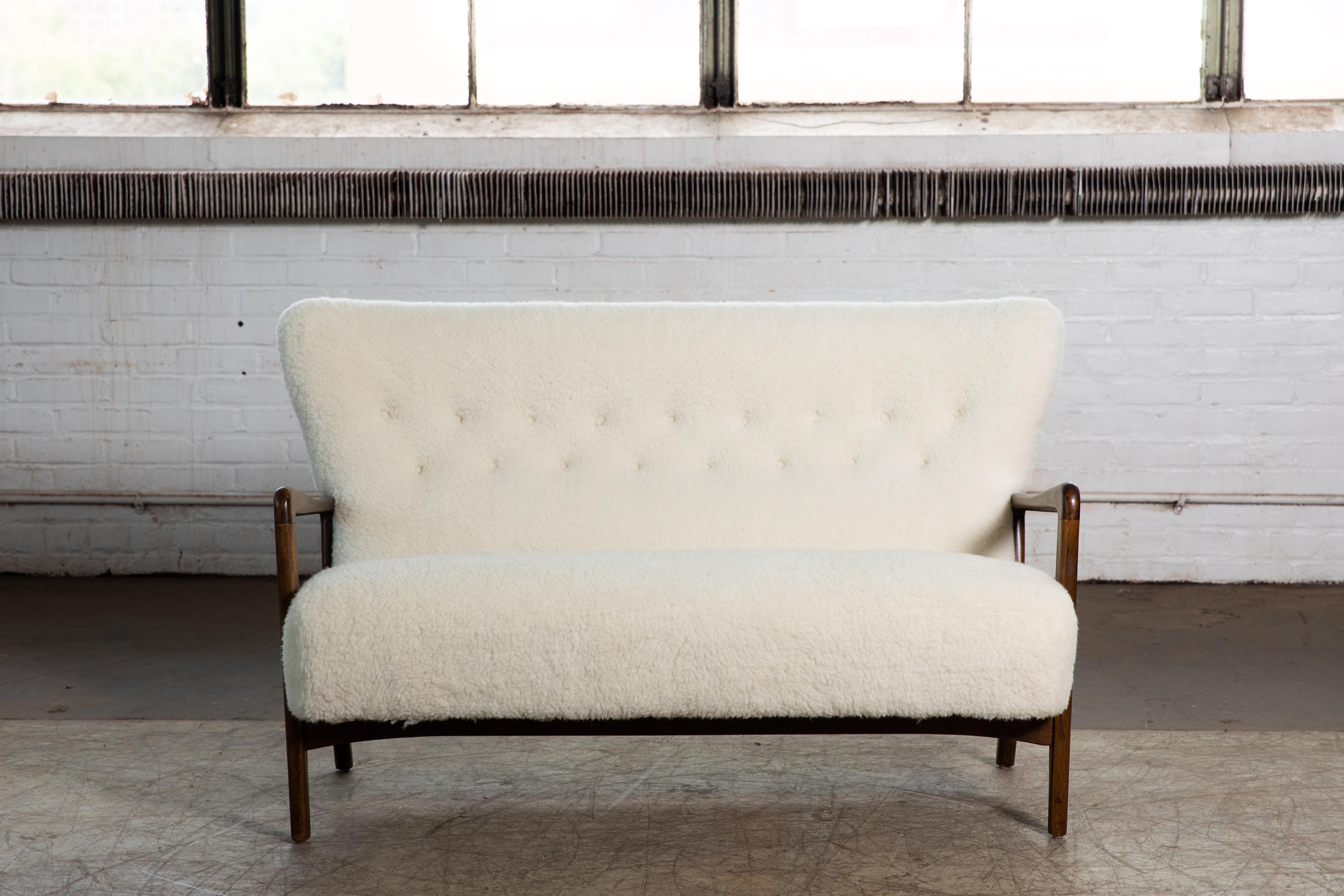 Fritz Hansen Attributed 1940s Sofa or Settee with Open Armrests and Lambswool In Good Condition In Bridgeport, CT