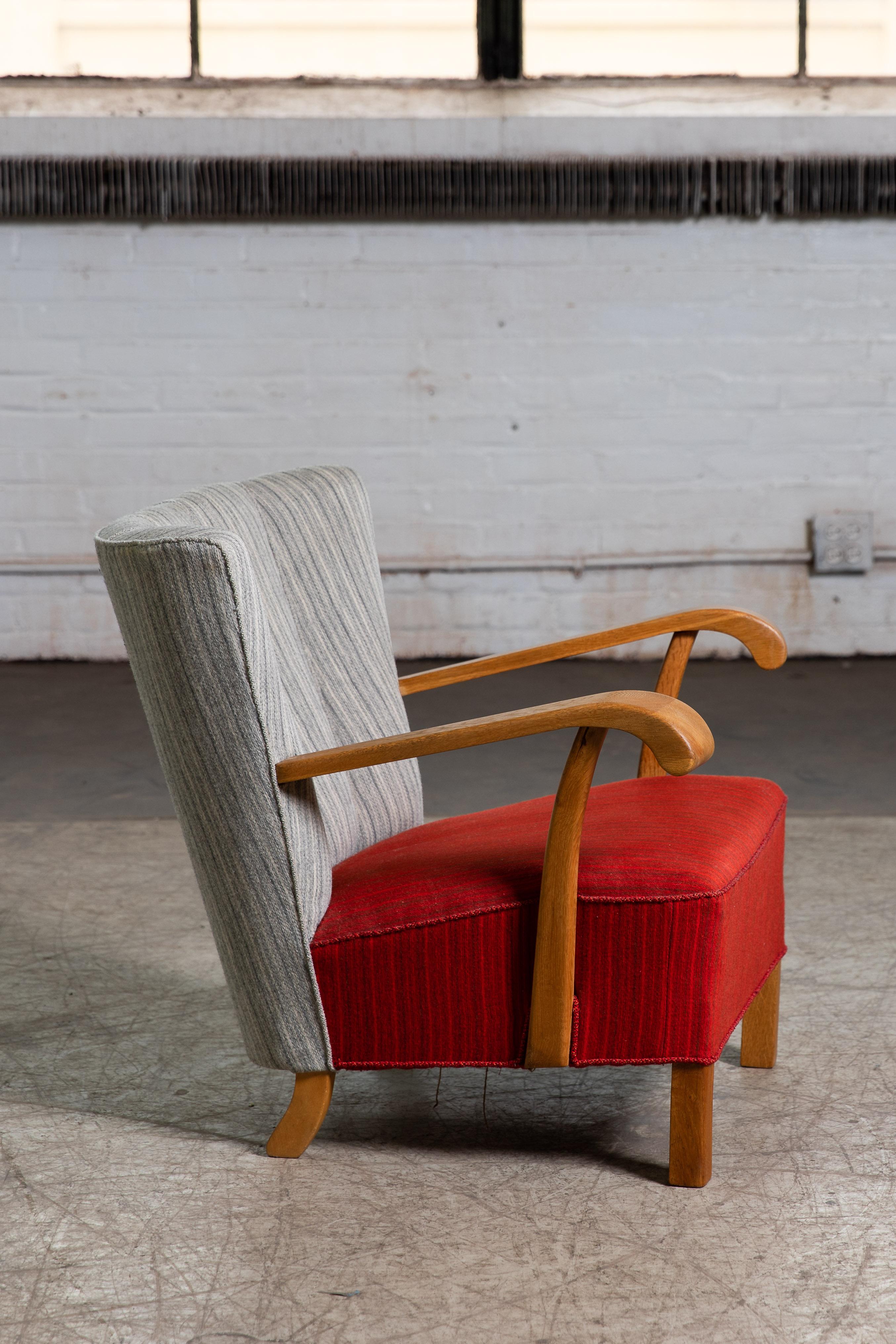 Fritz Hansen Attributed Danish 1940s Easy Chair with Open Armrests in Oak In Good Condition In Bridgeport, CT
