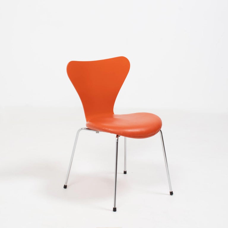 Fritz Hansen by Arne Jacobsen Orange Leather Series 7 Dining Chairs, Set of 4 For Sale 5