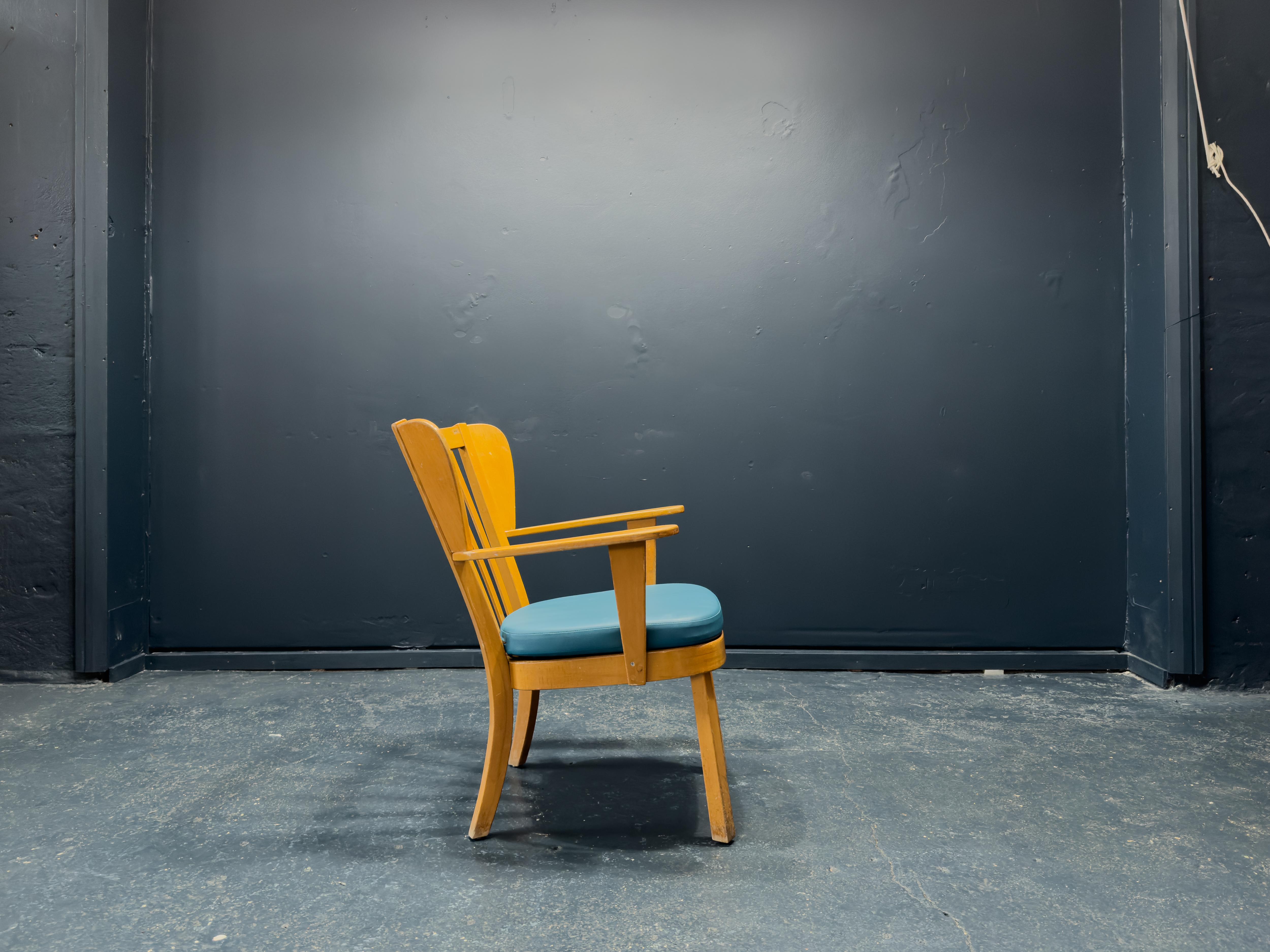 Laminated Fritz Hansen Canada Chair For Sale