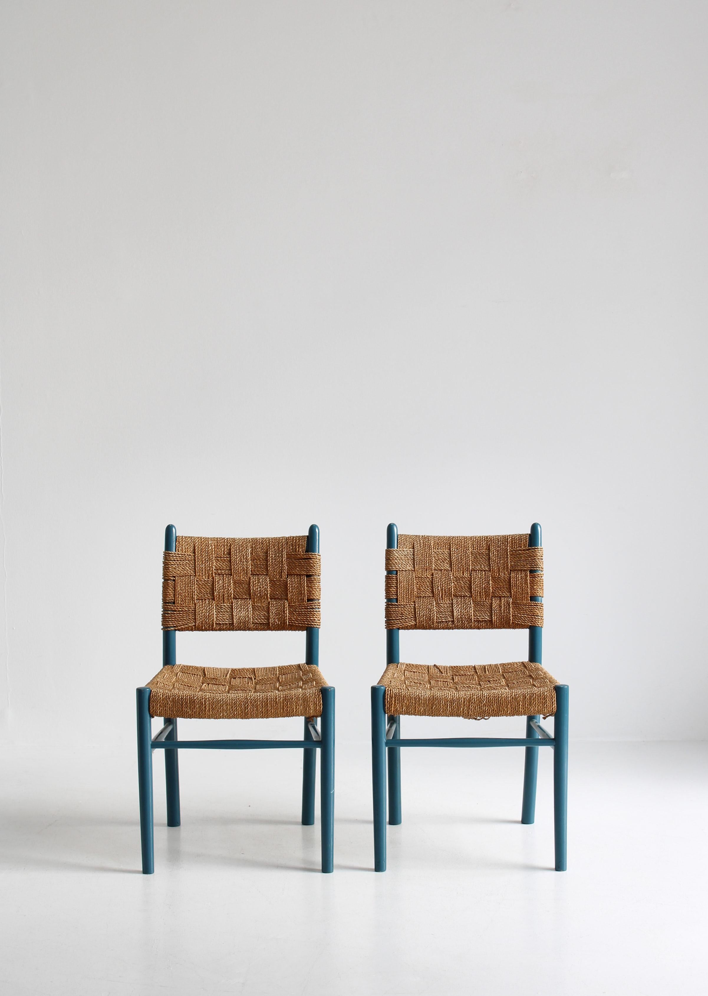 Pair of rare and important chairs by Karl Scrøder made in the 1930s at Fritz Hansen, Denmark. Wonderful example of the early functionalism that dominated Danish furniture design in the beginning of the Danish modern era. Karl Schröder was working