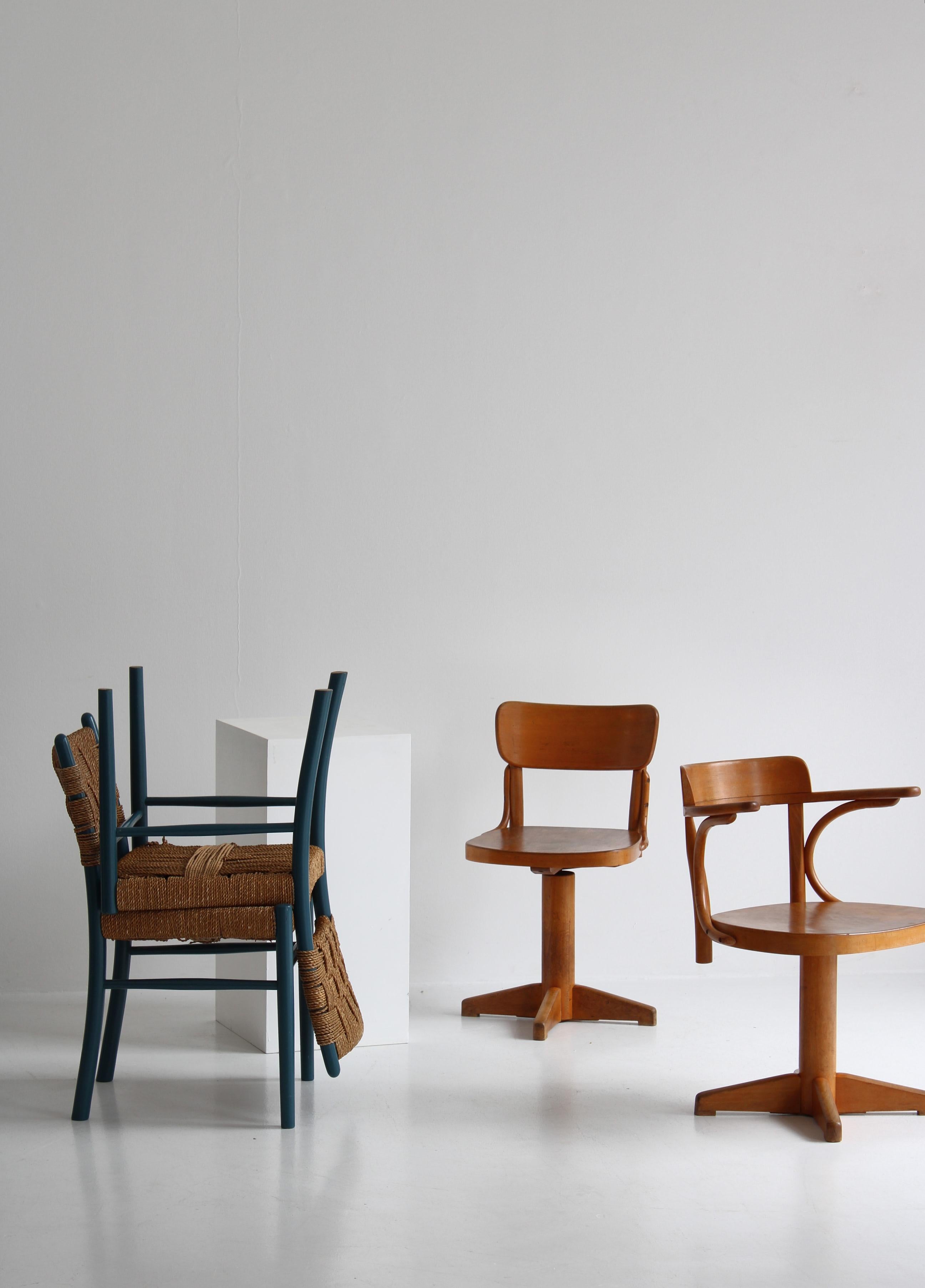 Fritz Hansen "DAN" Swivel Chair by Magnus Stephensen in Bentwood, 1930s For  Sale at 1stDibs