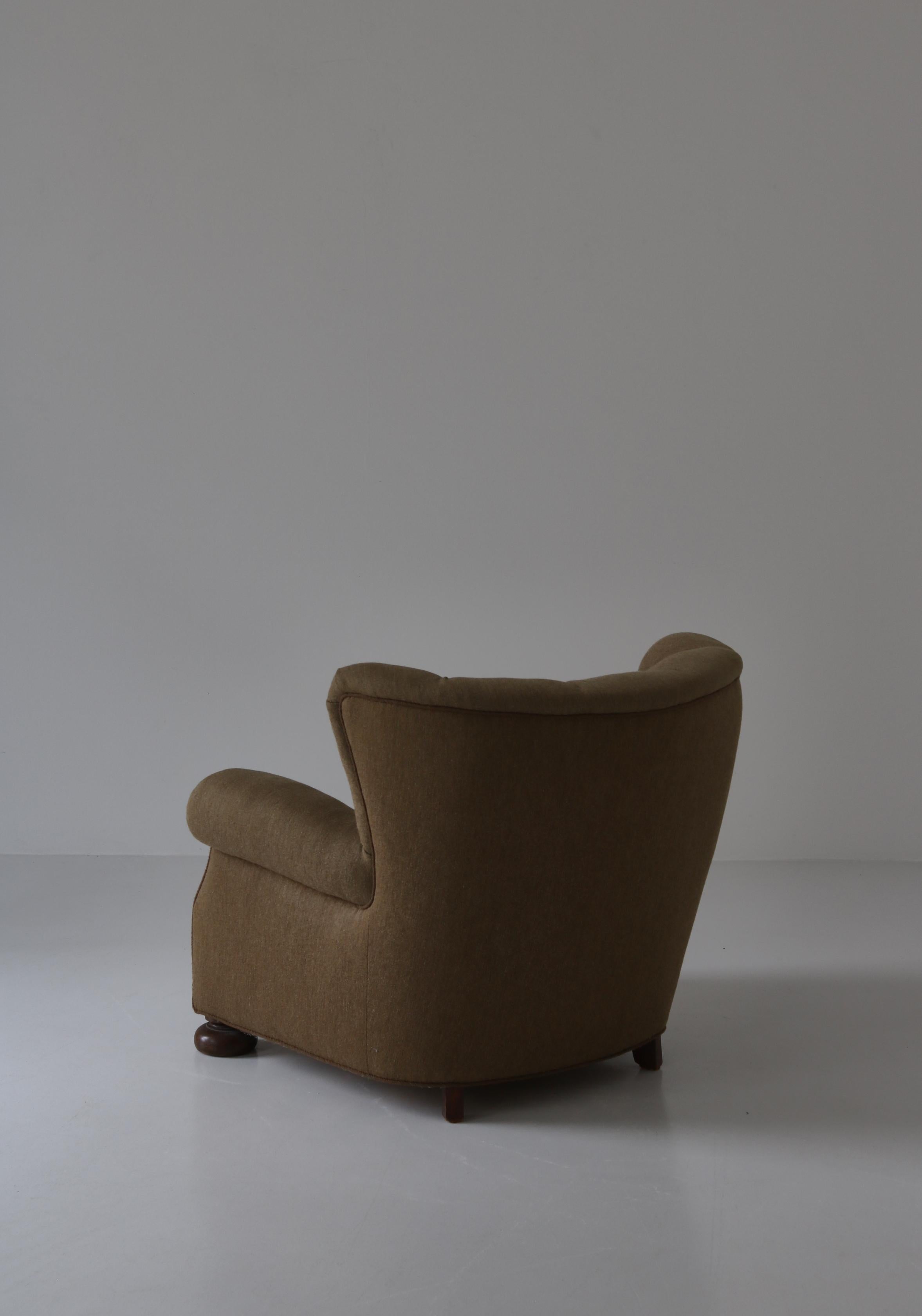 Mid-20th Century Fritz Hansen Danish Modern Easy Chair in Elm & Savak Wool, 1940s, Denmark