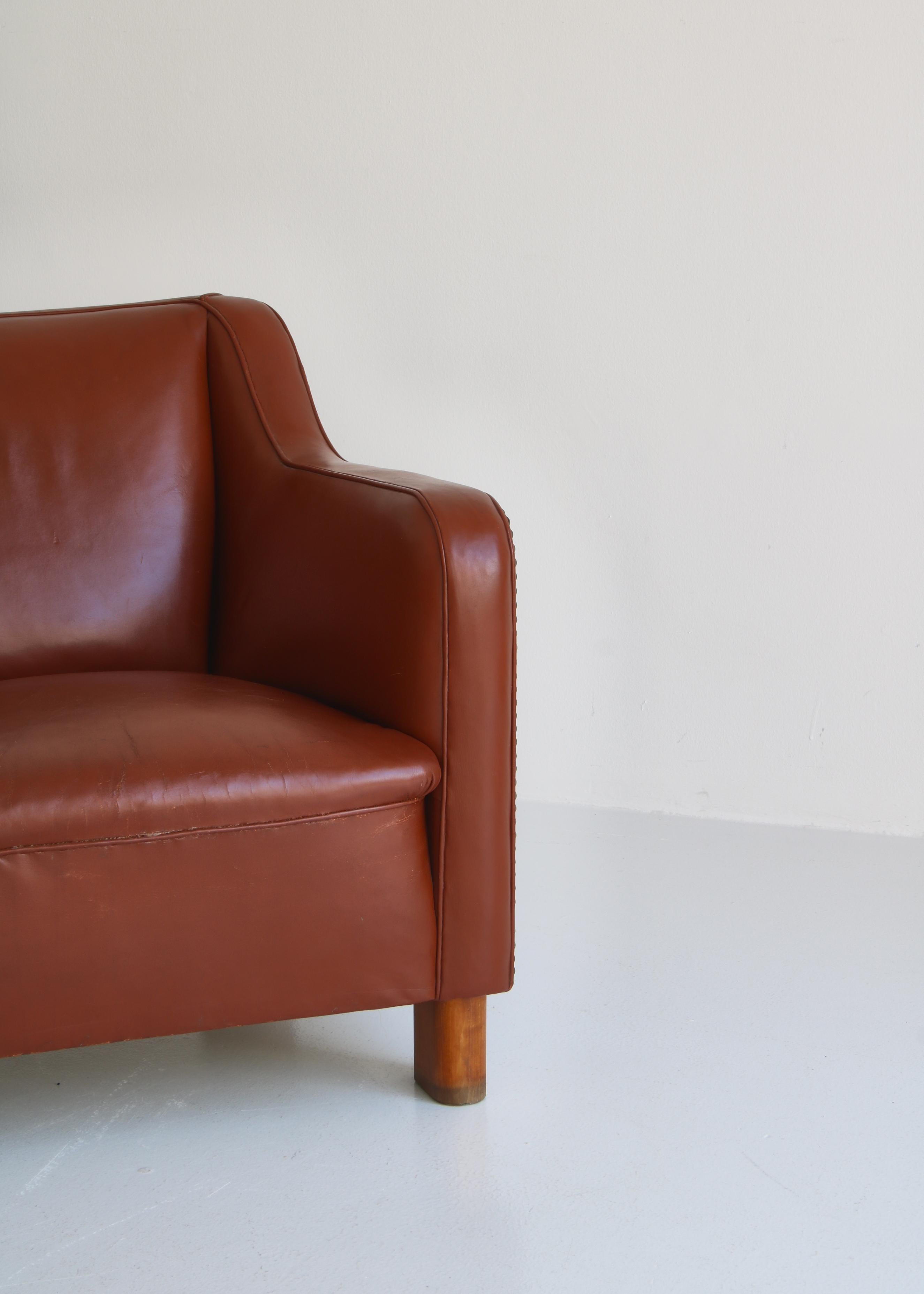 Fritz Hansen Danish Modern Easy Chair in Leather and Beech, 1940s For Sale 5