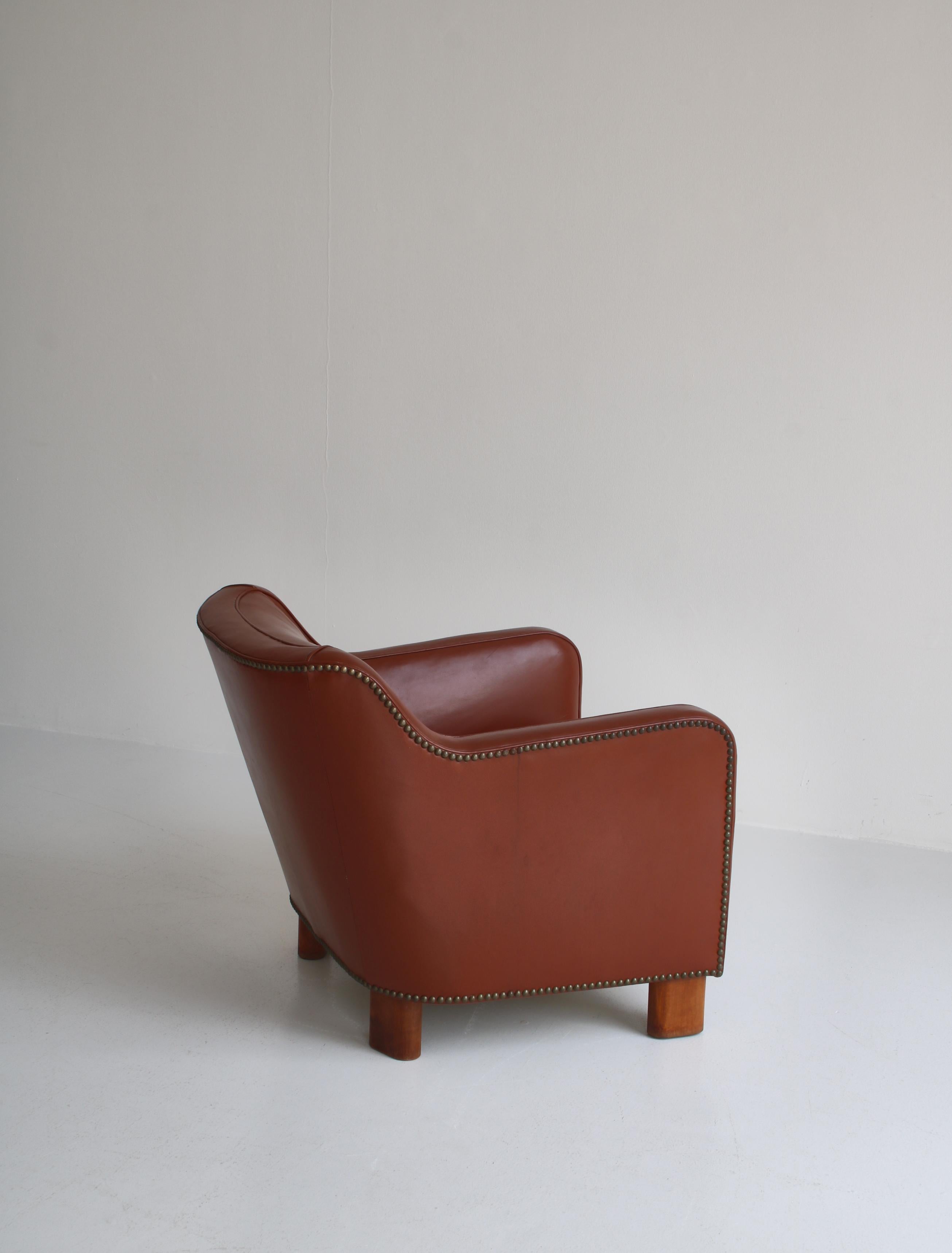 Fritz Hansen Danish Modern Easy Chair in Leather and Beech, 1940s For Sale 7