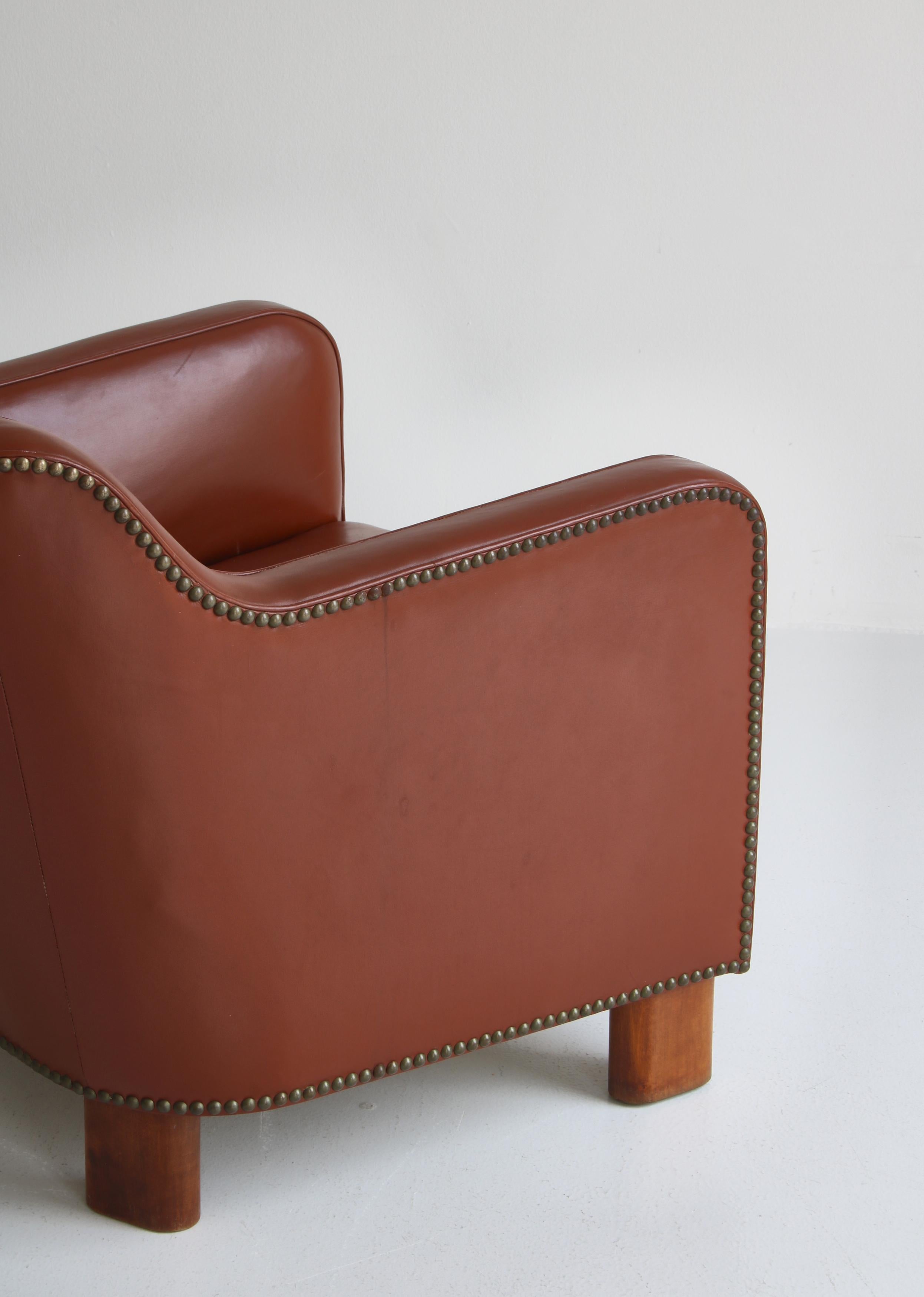 Fritz Hansen Danish Modern Easy Chair in Leather and Beech, 1940s In Good Condition For Sale In Odense, DK