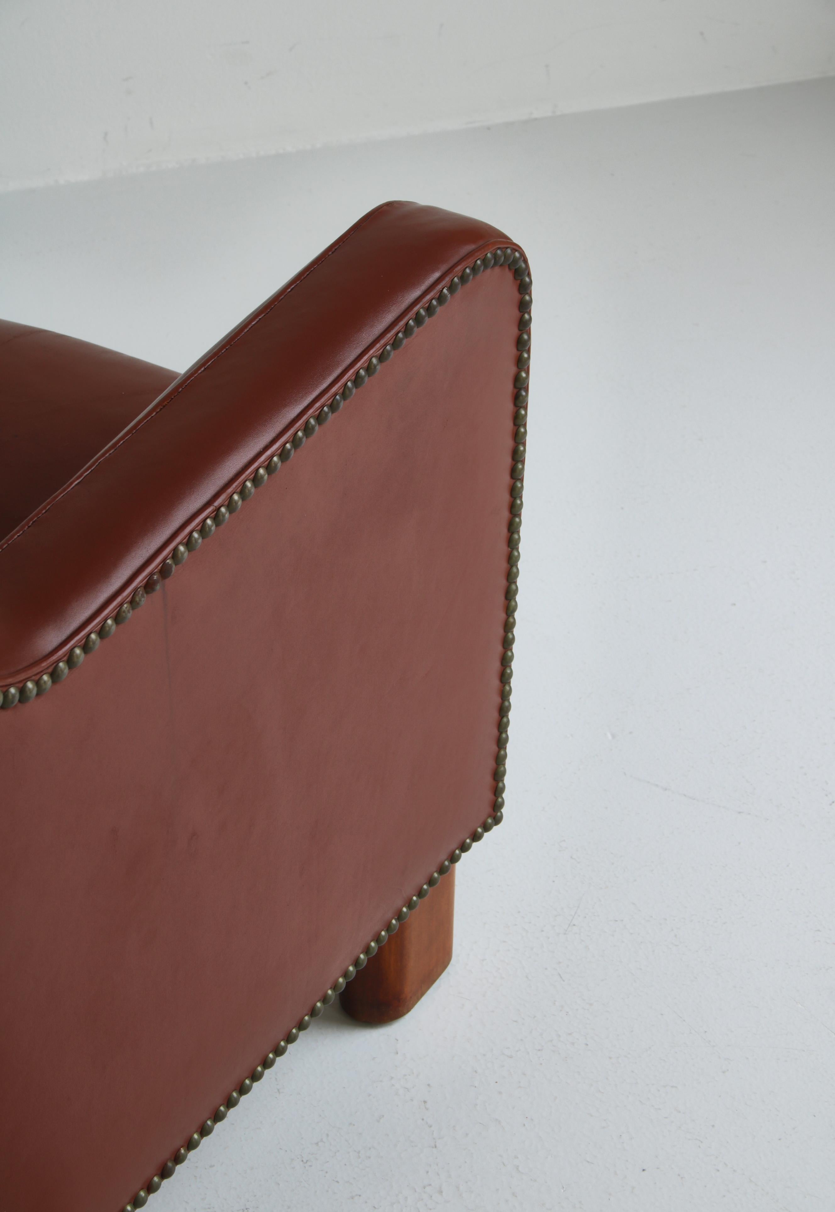 Mid-20th Century Fritz Hansen Danish Modern Easy Chair in Leather and Beech, 1940s For Sale