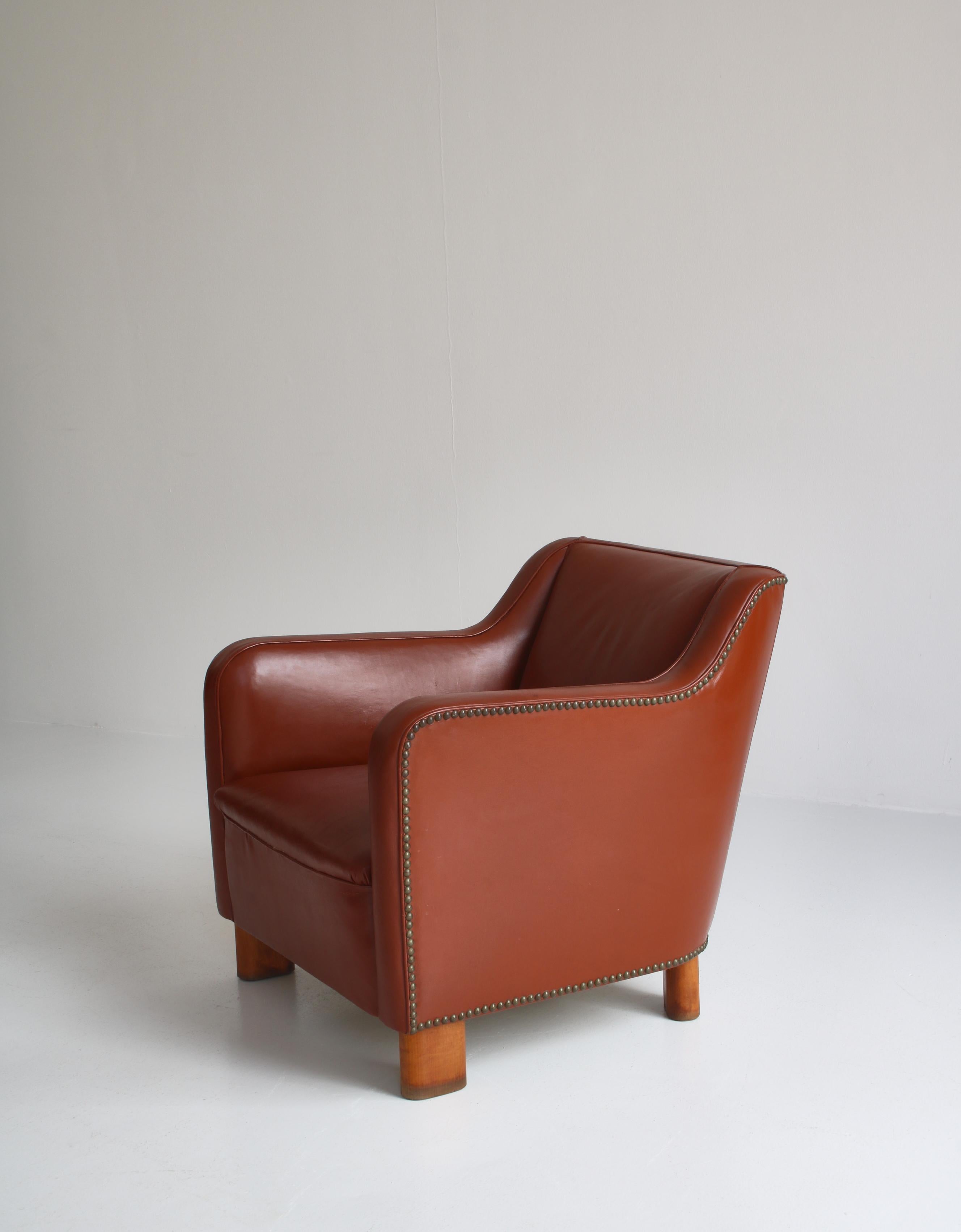 Fritz Hansen Danish Modern Easy Chair in Leather and Beech, 1940s For Sale 2