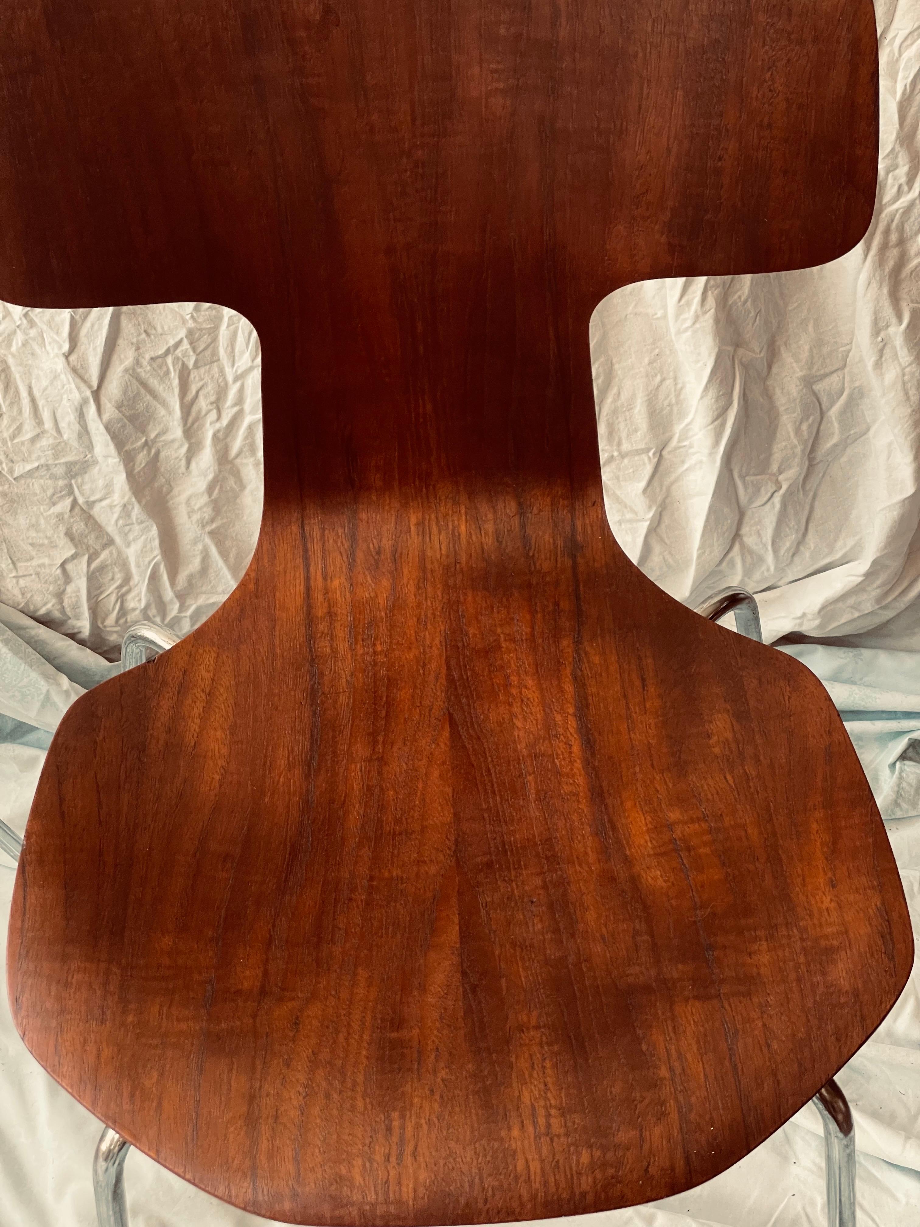 Fritz Hansen Dänemark 1974 Sperrholz Hammer Stackable Stühle Satz von 2 Refinished im Angebot 5