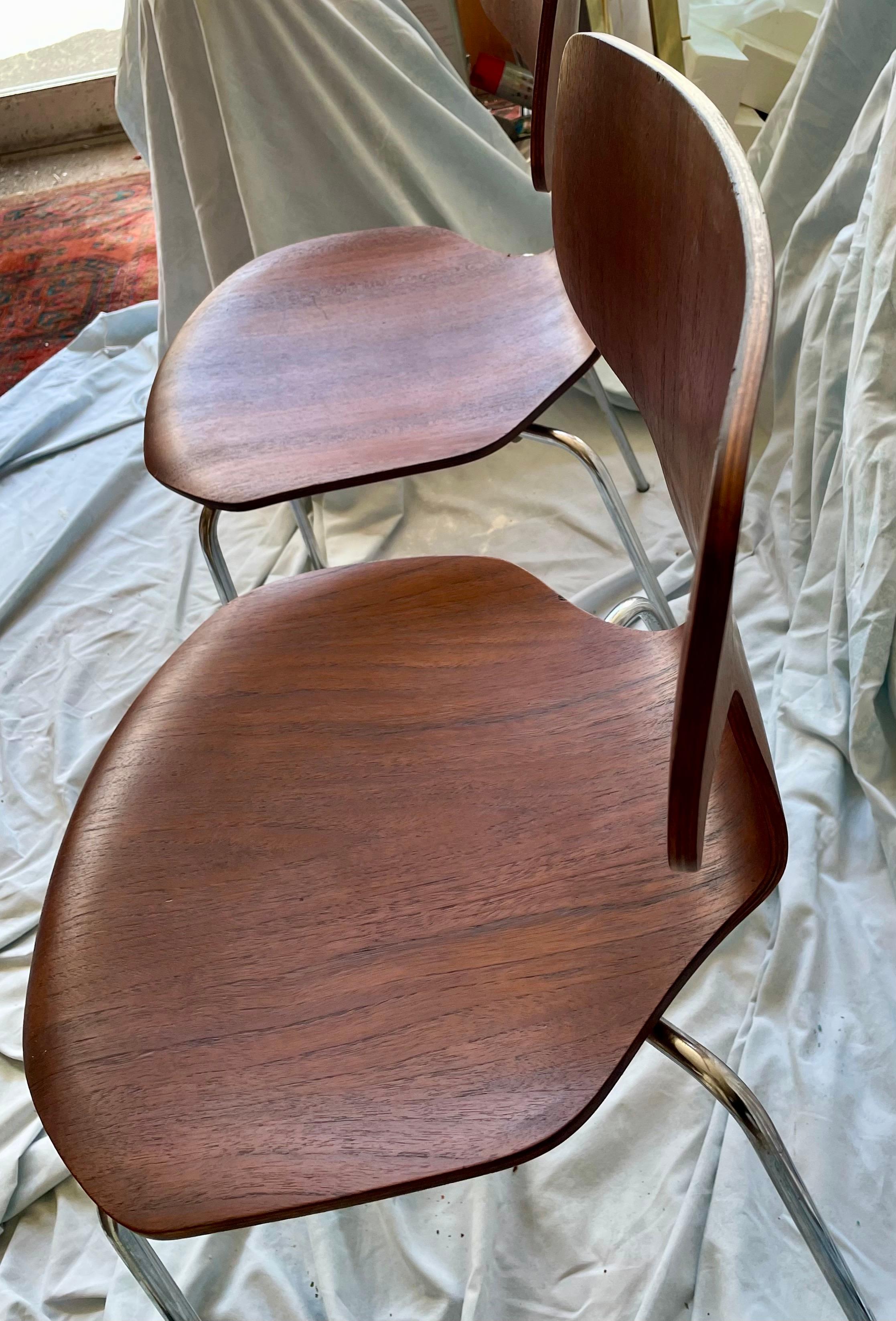 Fritz Hansen Dänemark 1974 Sperrholz Hammer Stackable Stühle Satz von 2 Refinished im Angebot 7