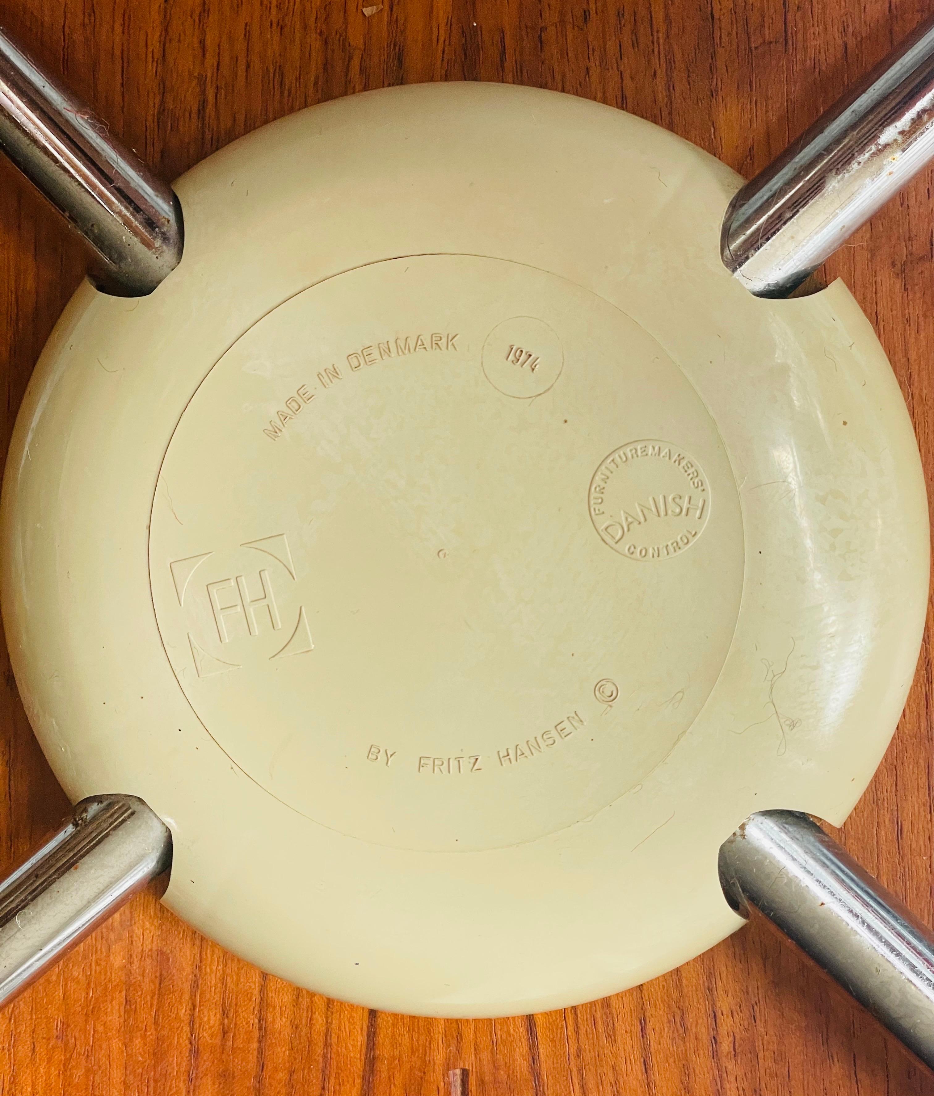 Fritz Hansen Dänemark 1974 Sperrholz Hammer Stackable Stühle Satz von 2 Refinished im Angebot 11