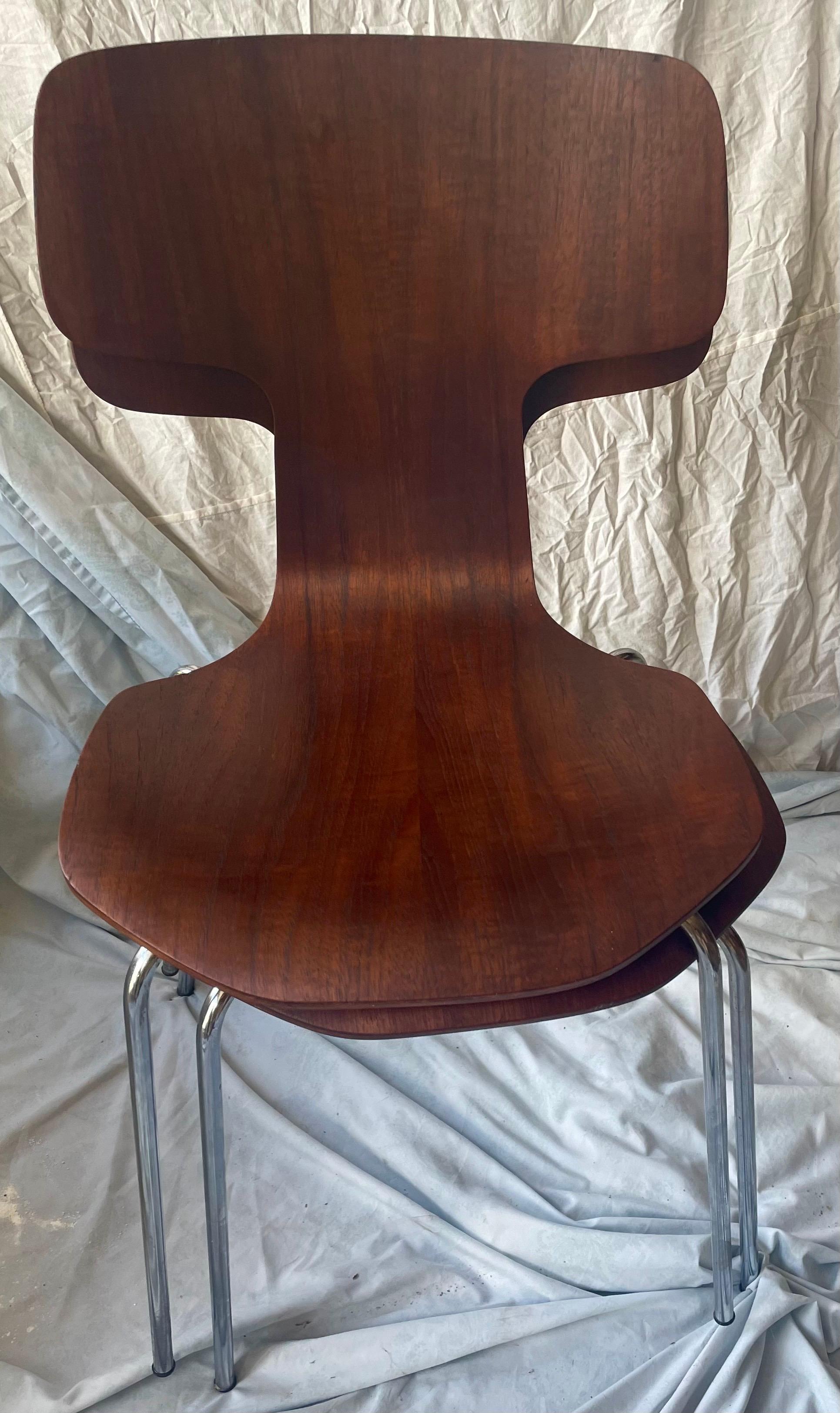 Fritz Hansen Dänemark 1974 Sperrholz Hammer Stackable Stühle Satz von 2 Refinished (Metall) im Angebot