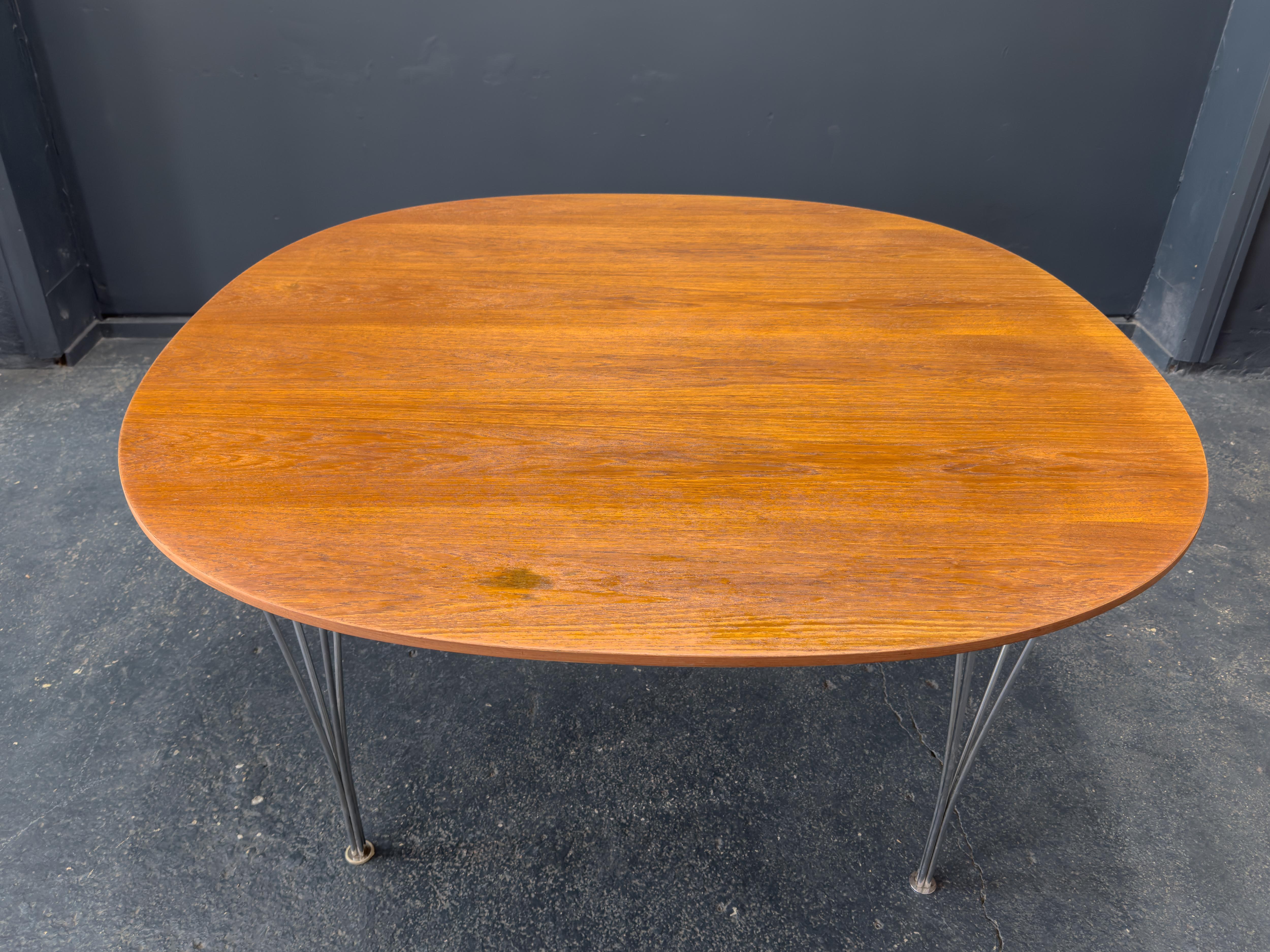 Fritz Hansen Dining Table In Good Condition For Sale In London, GB