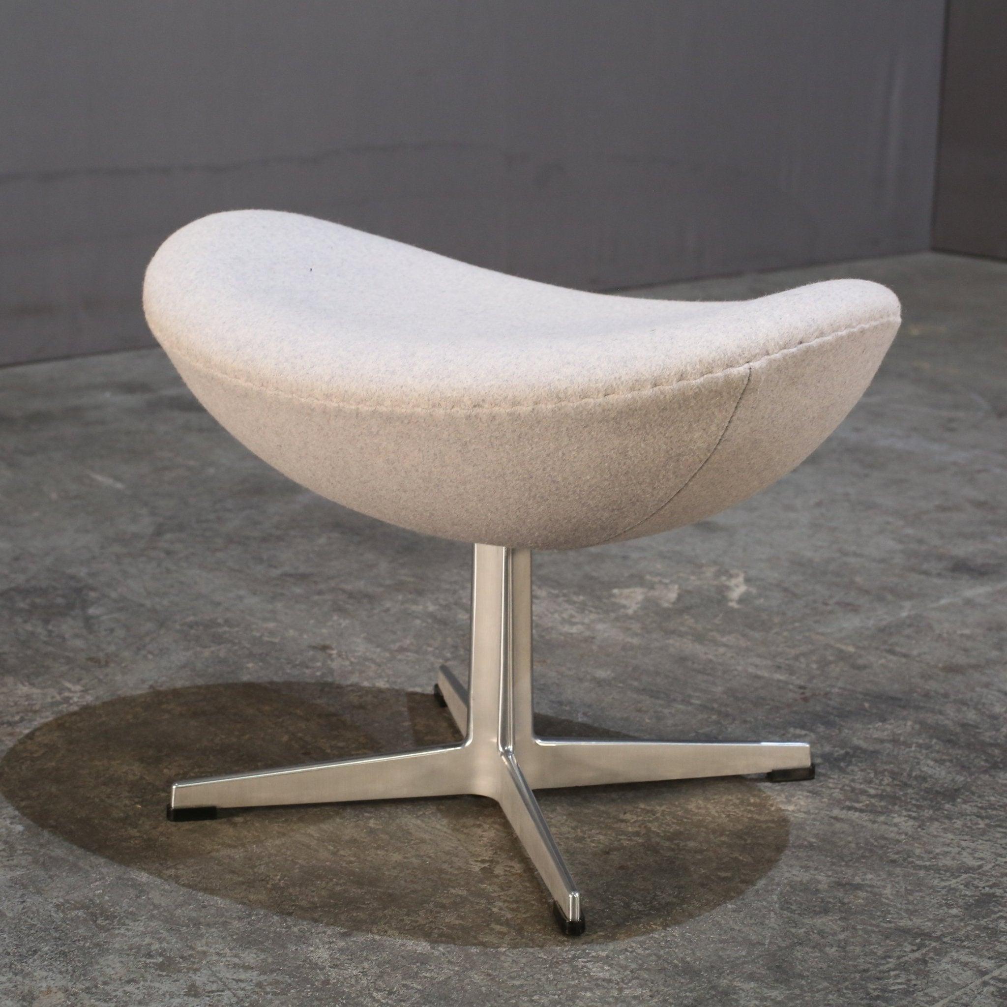 Fritz Hansen Egg Footstool by Arne Jacobsen In Good Condition In Basildon, London