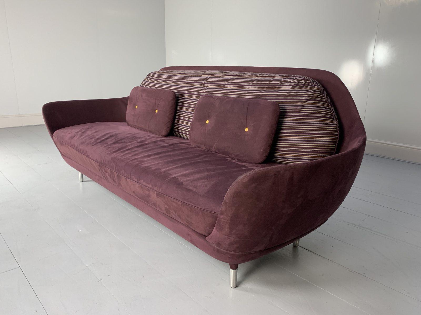 Fritz Hansen “Favn Jh3” Sofa, in Purple Alcantara In Good Condition For Sale In Barrowford, GB