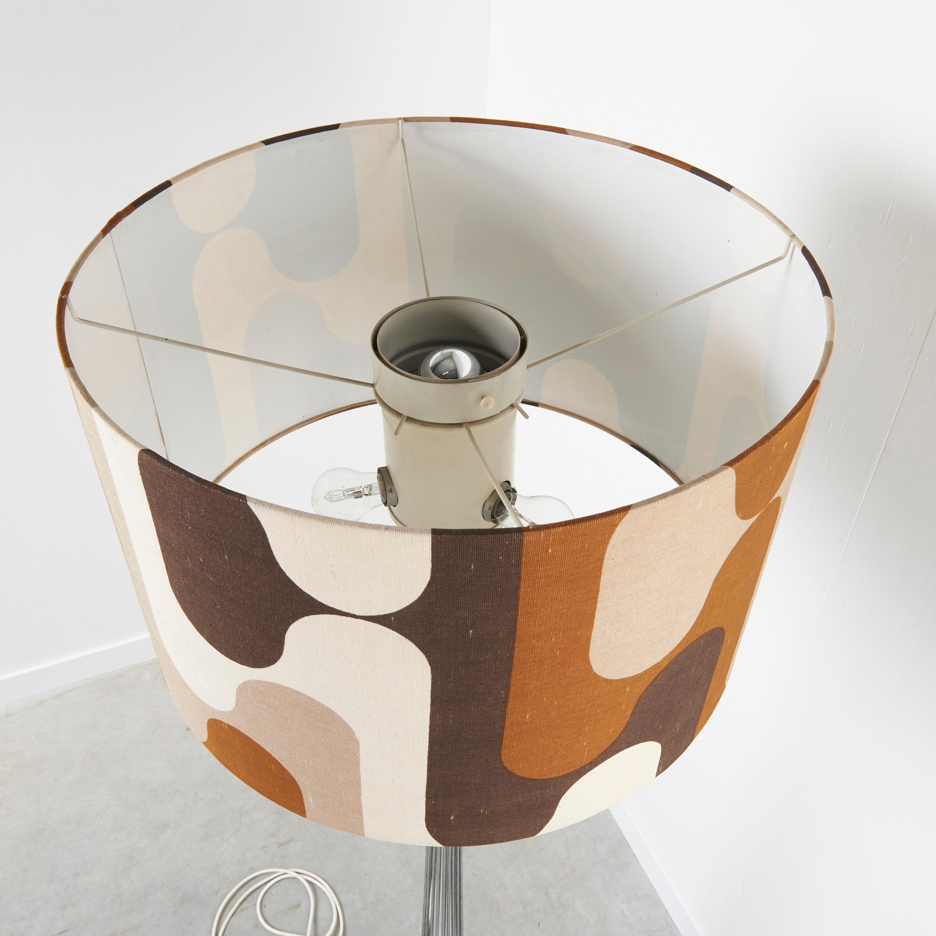 Fritz Hansen floor lamp with Panton lamp shade, 1960s For Sale 1