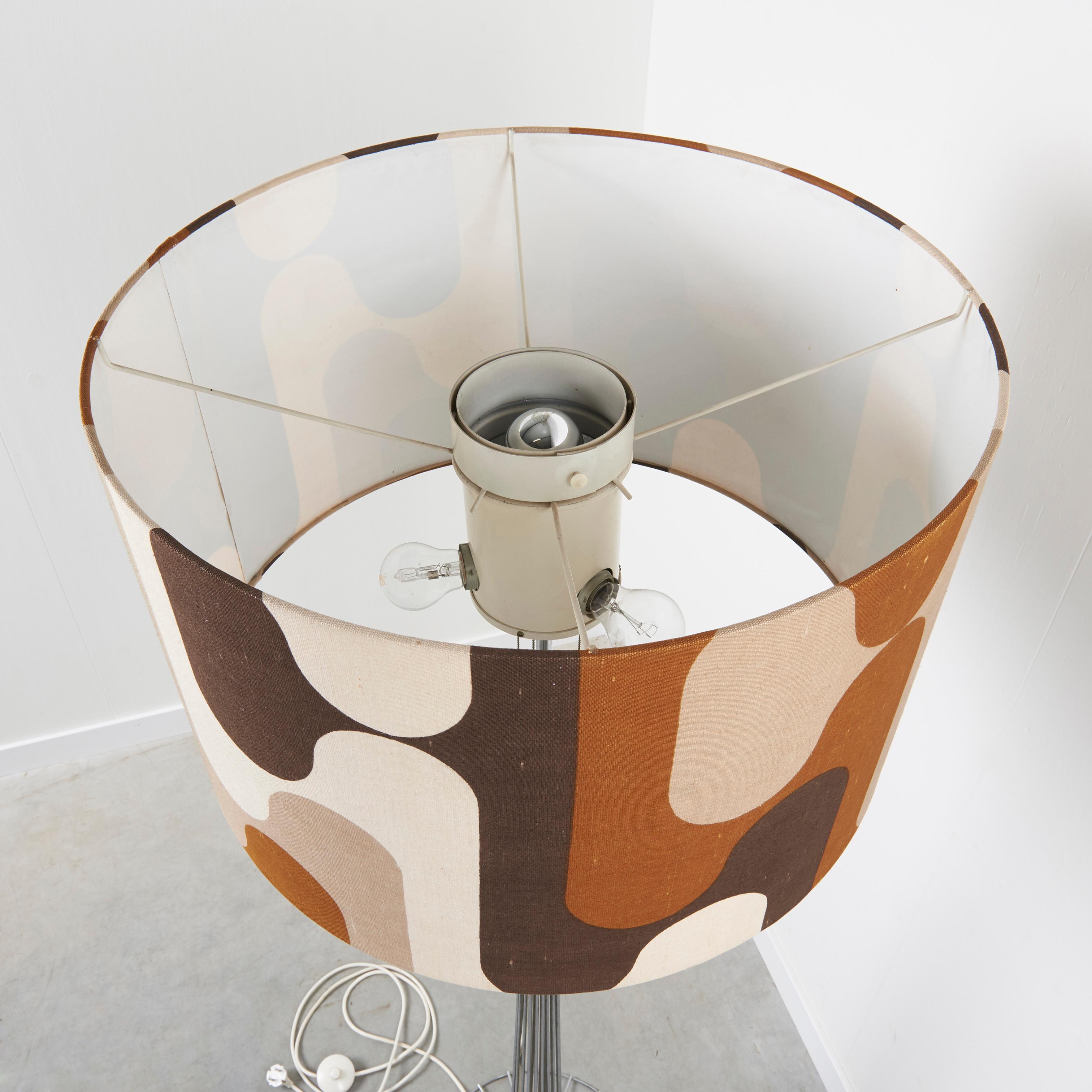 Fritz Hansen floor lamp with Panton lamp shade, 1960s For Sale 2