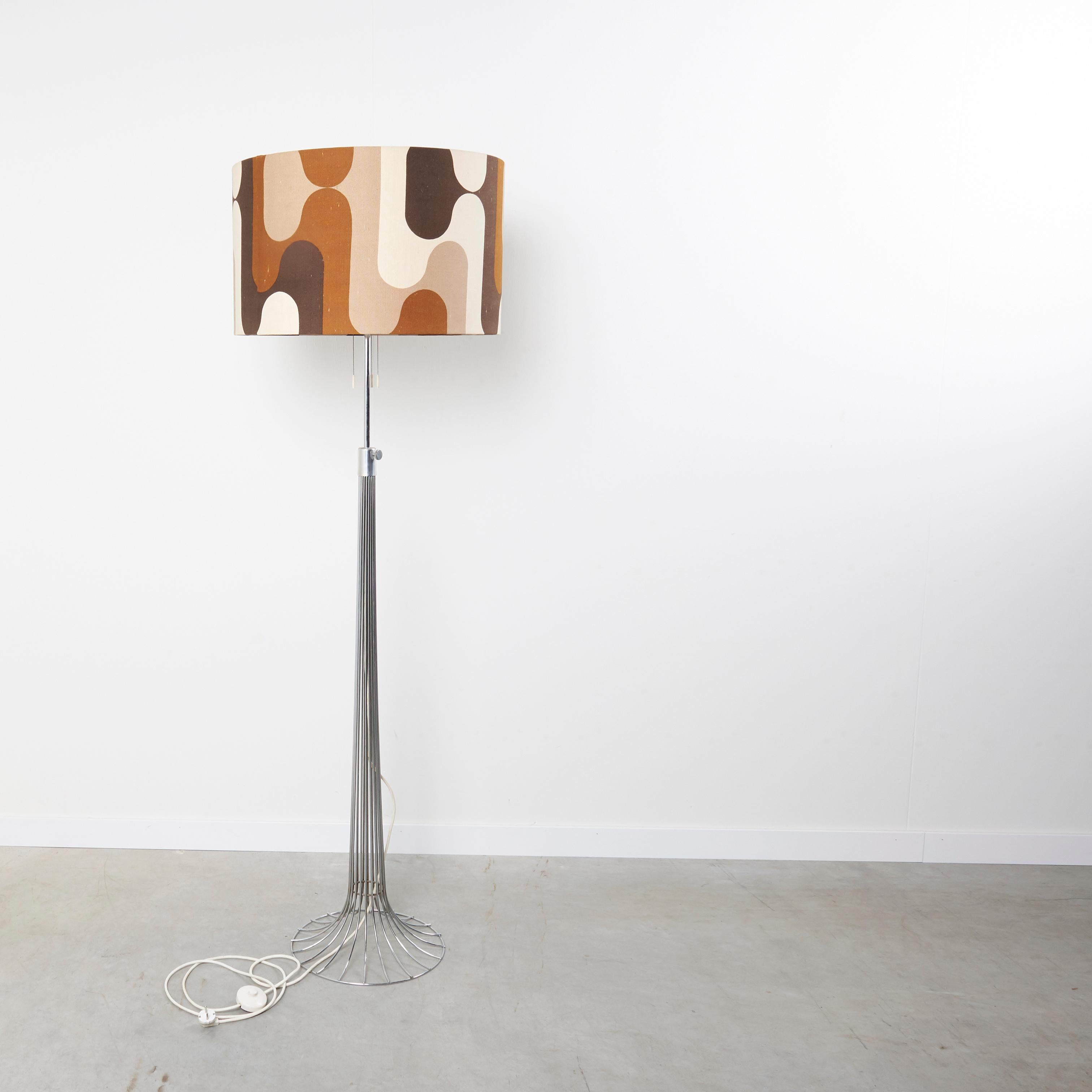 Fritz Hansen floor lamp with Panton lamp shade, 1960s For Sale 5