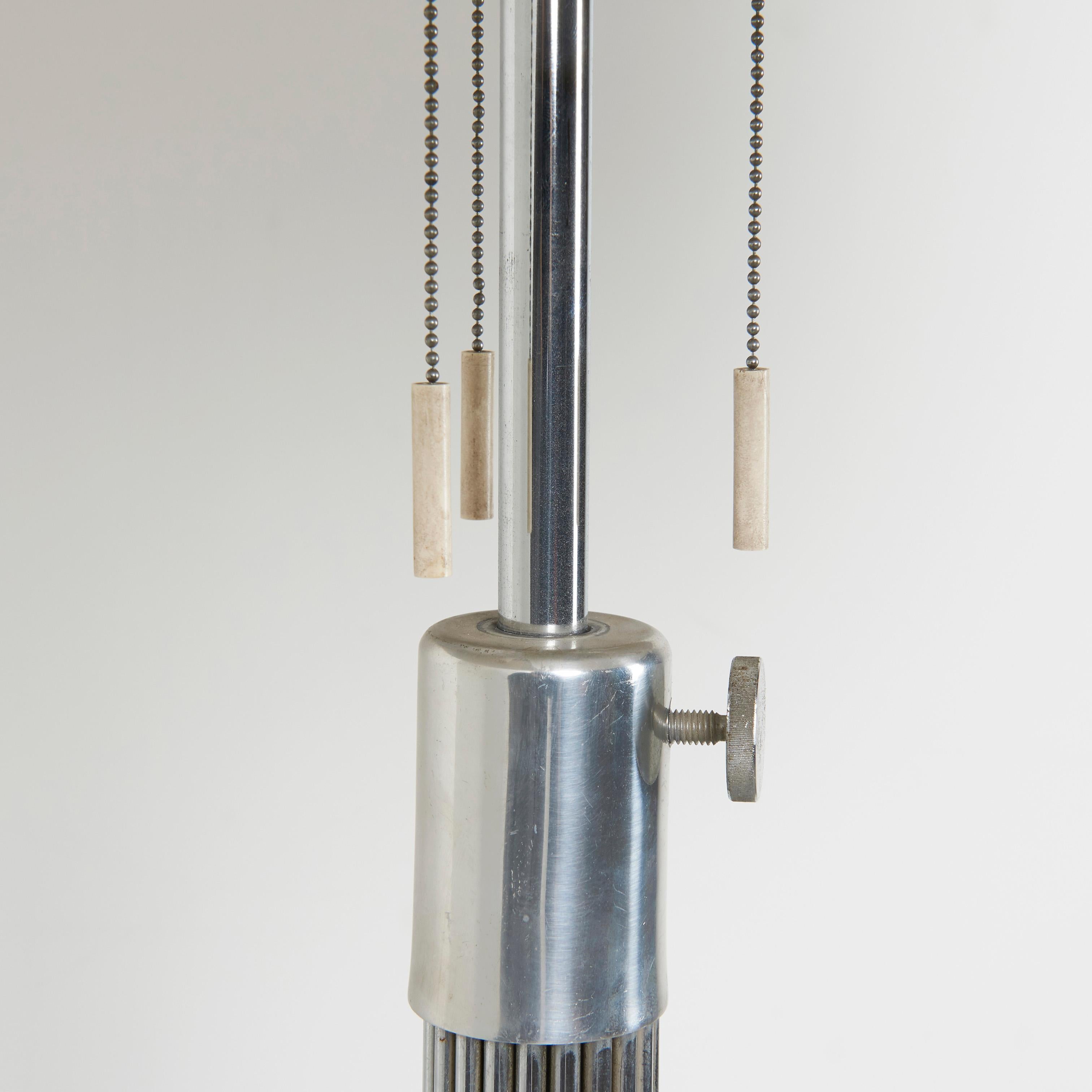 Fritz Hansen floor lamp with Panton lamp shade, 1960s In Good Condition For Sale In GENDT, NL