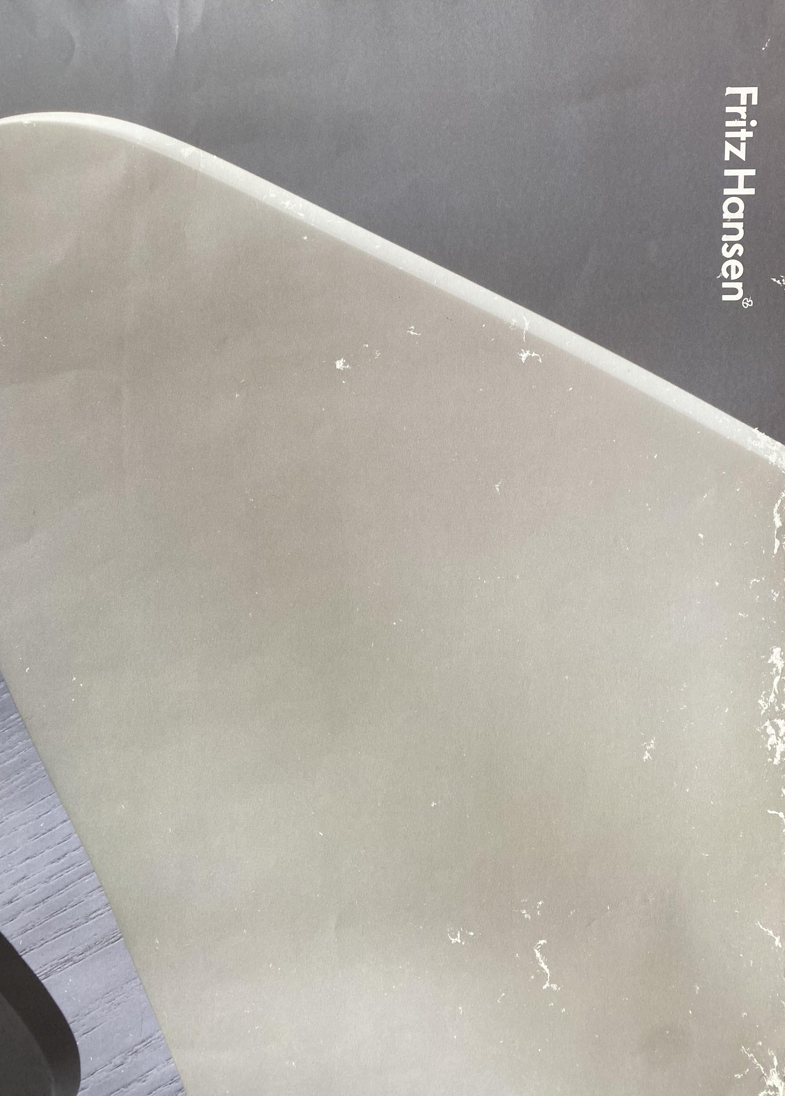 Fritz Hansen-Möbelplakat für Arne Jacobsen, Schmetterlingsstuhl, Dänemark im Zustand „Relativ gut“ im Angebot in WIJCKEL, NL