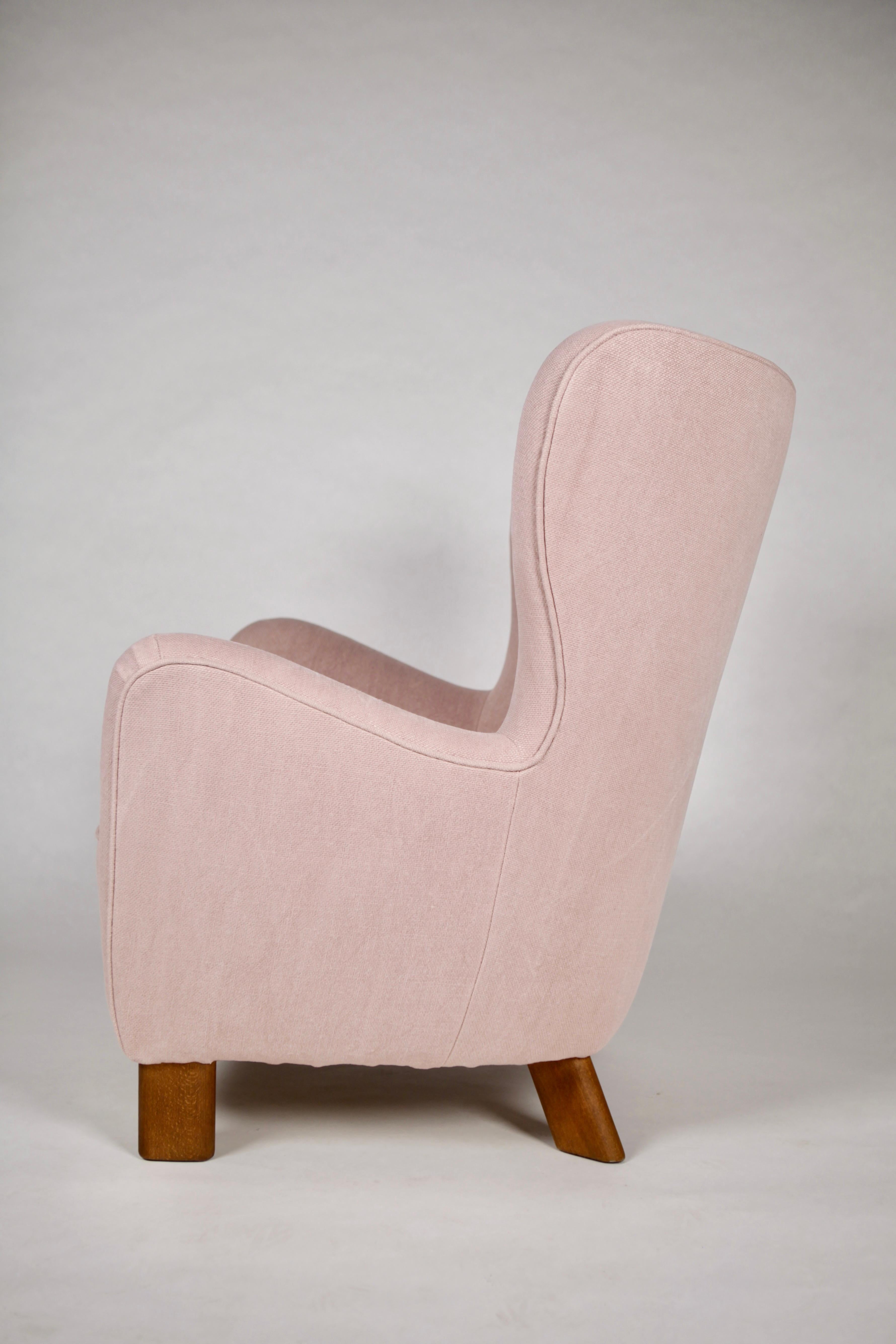 A rare Fritz Hansen high back version of the 1669 lounge armchair.
Designed and manufactured by Fritz Hansen,
New upholstered in raw natural pale rose colored linen,
Denmark, 1940.
  