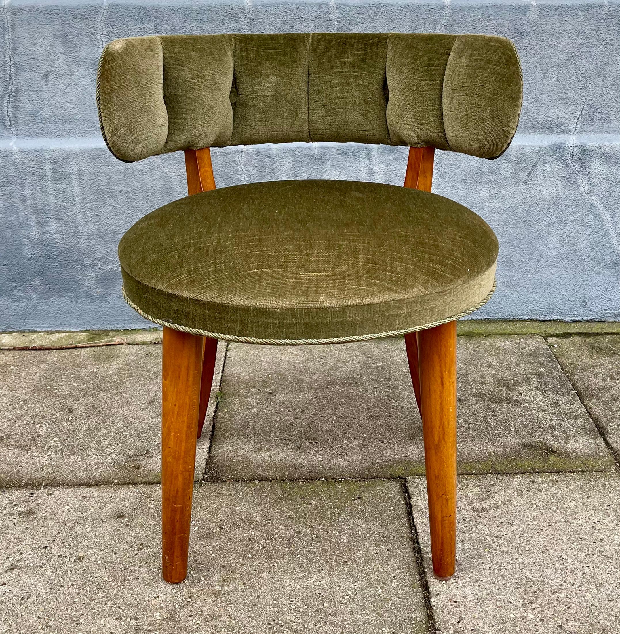 Silla tocador de señora Fritz Hansen en haya y terciopelo verde oliva, años 40 Danés